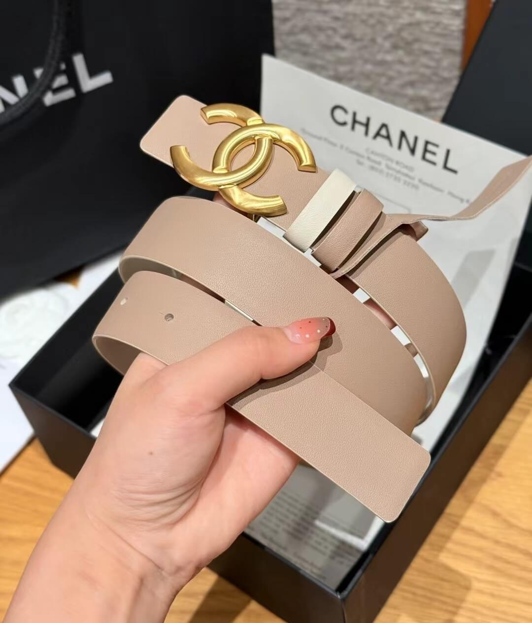 Chanel Beige Calfskin Leather Belt with Gold-Tone CC Buckle and White Contrast Keeper. - Image 8
