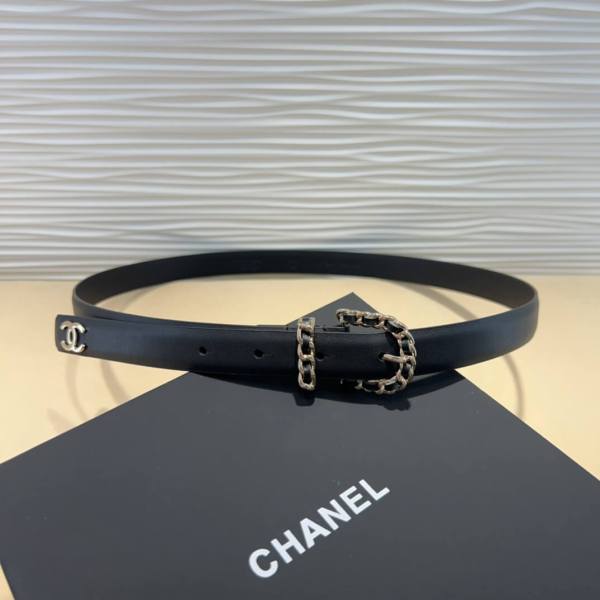 Chanel Black Smooth Leather Thin Belt with Gold/Silver Chain Buckle & CC Logo Tip