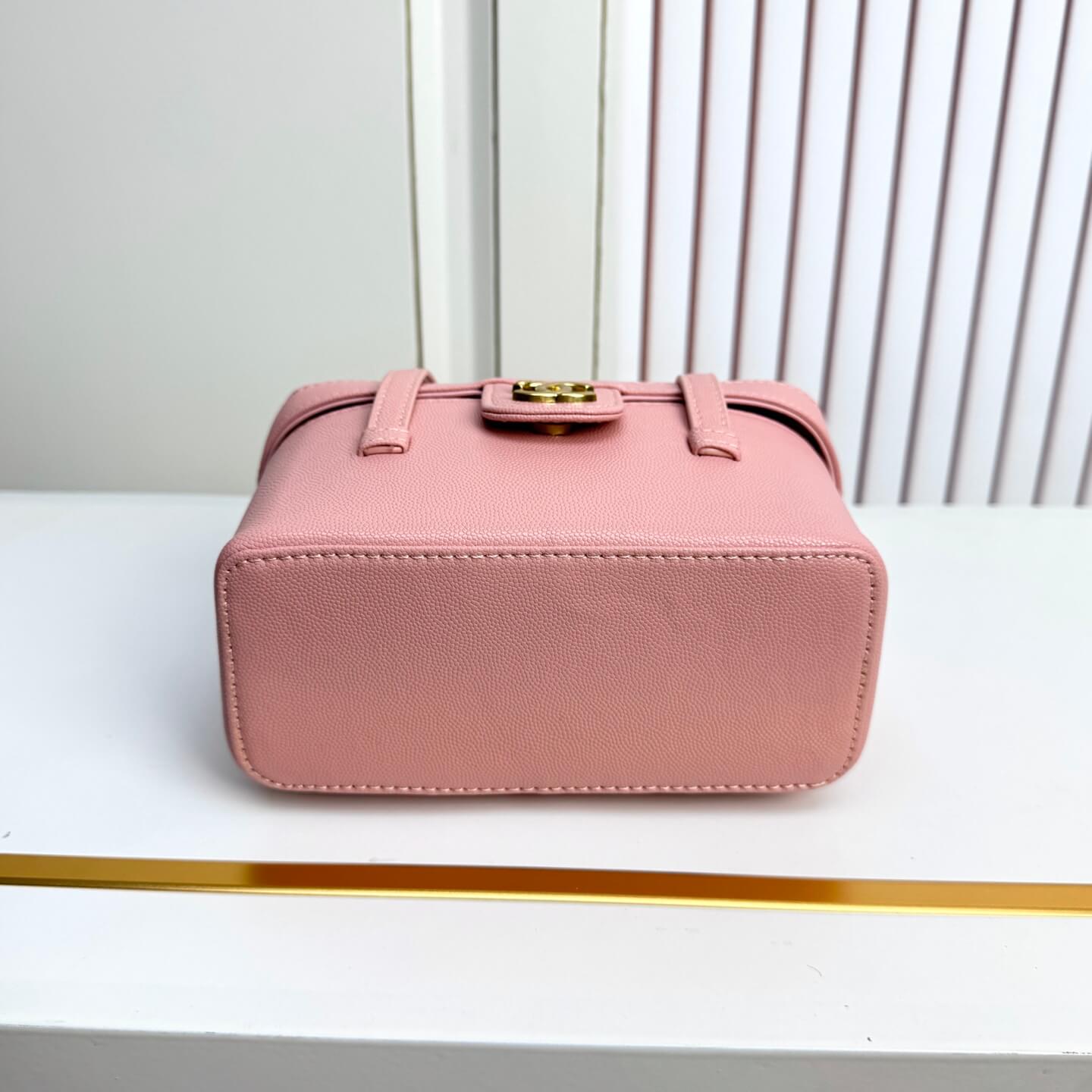 Chanel Small Vanity Case with Top Handle Pink Caviar Leather - Image 4