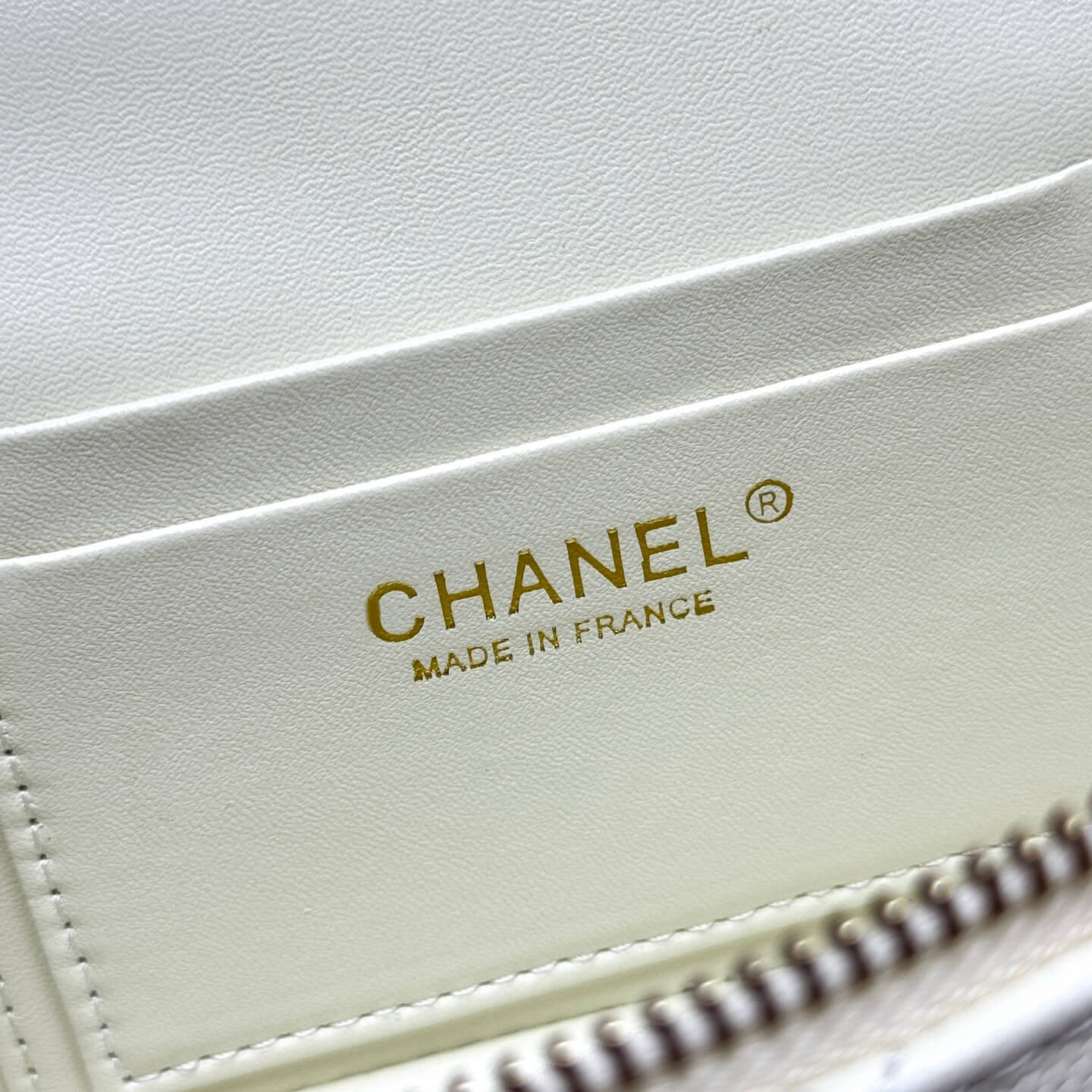 Chanel Small Vanity with Handle Quilted Caviar White GHW - Image 7