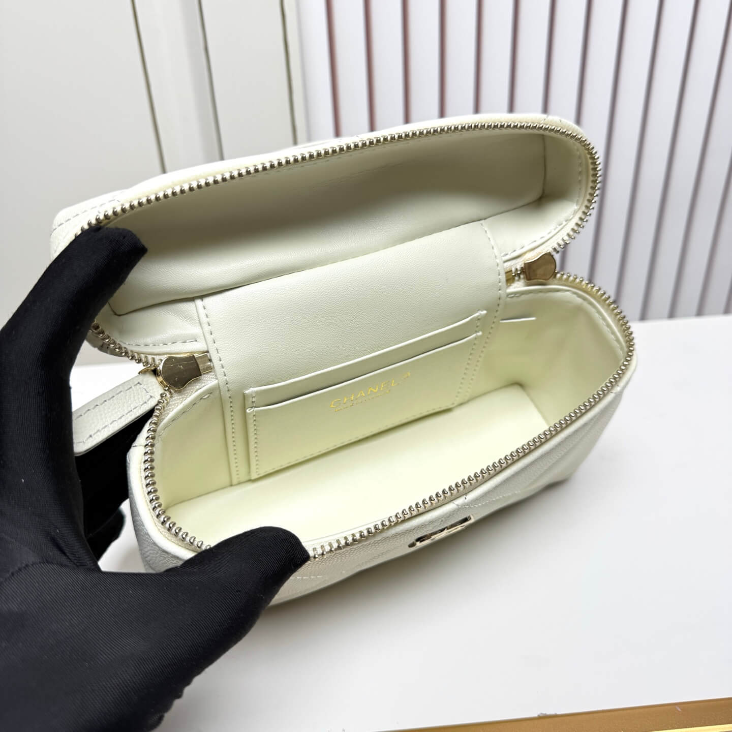 Chanel Small Vanity with Handle Quilted Caviar White GHW - Image 8