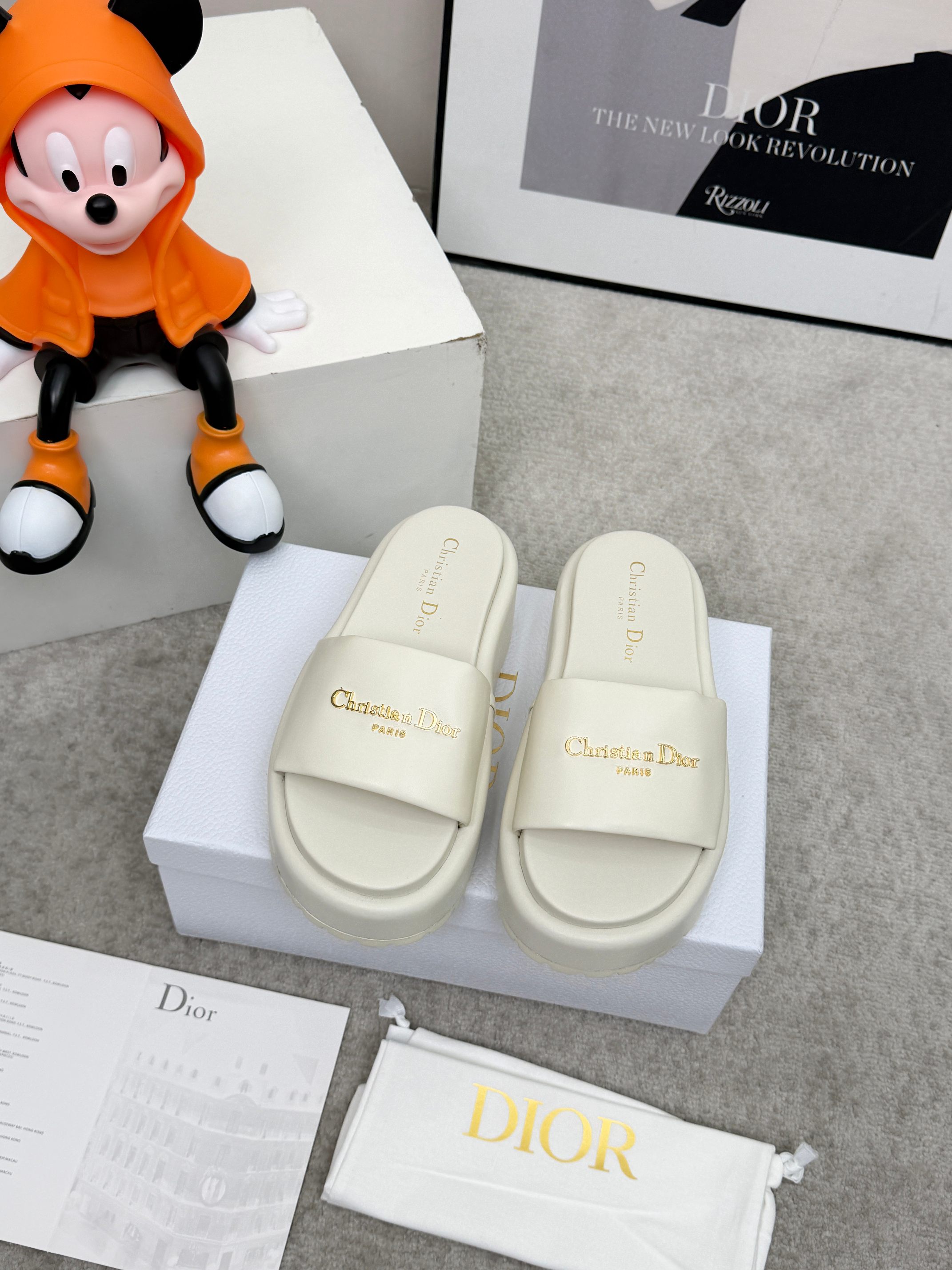 Dior Ivory Cloud Platform Slides - Image 2