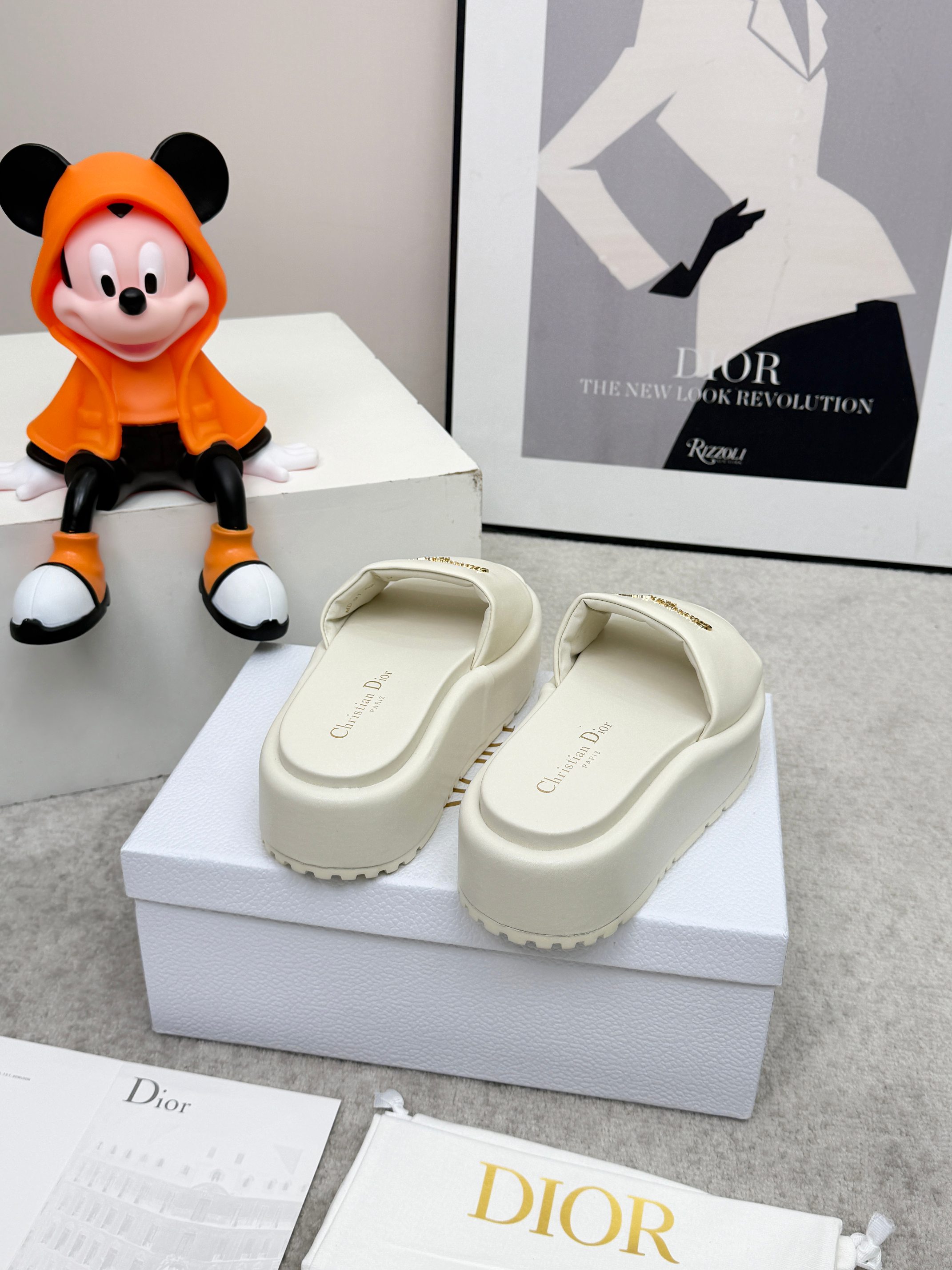Dior Ivory Cloud Platform Slides - Image 4
