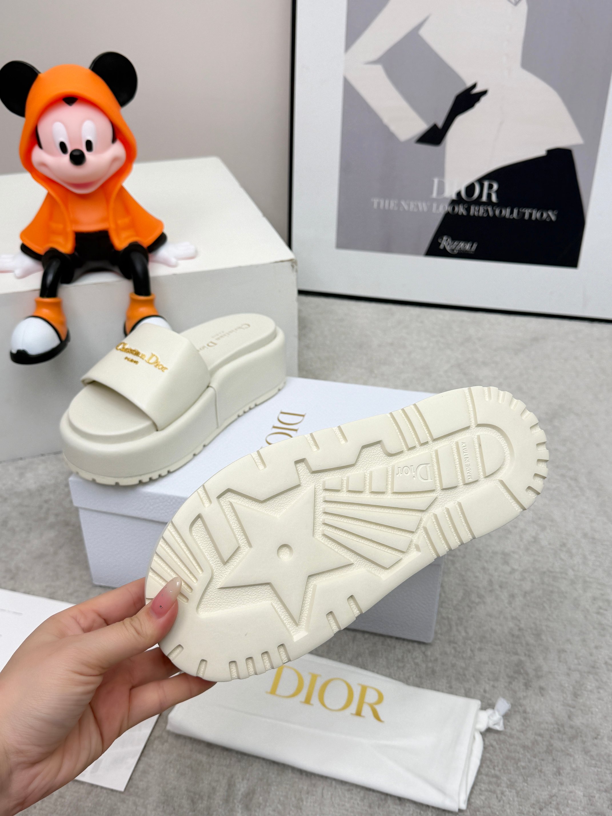 Dior Ivory Cloud Platform Slides - Image 9