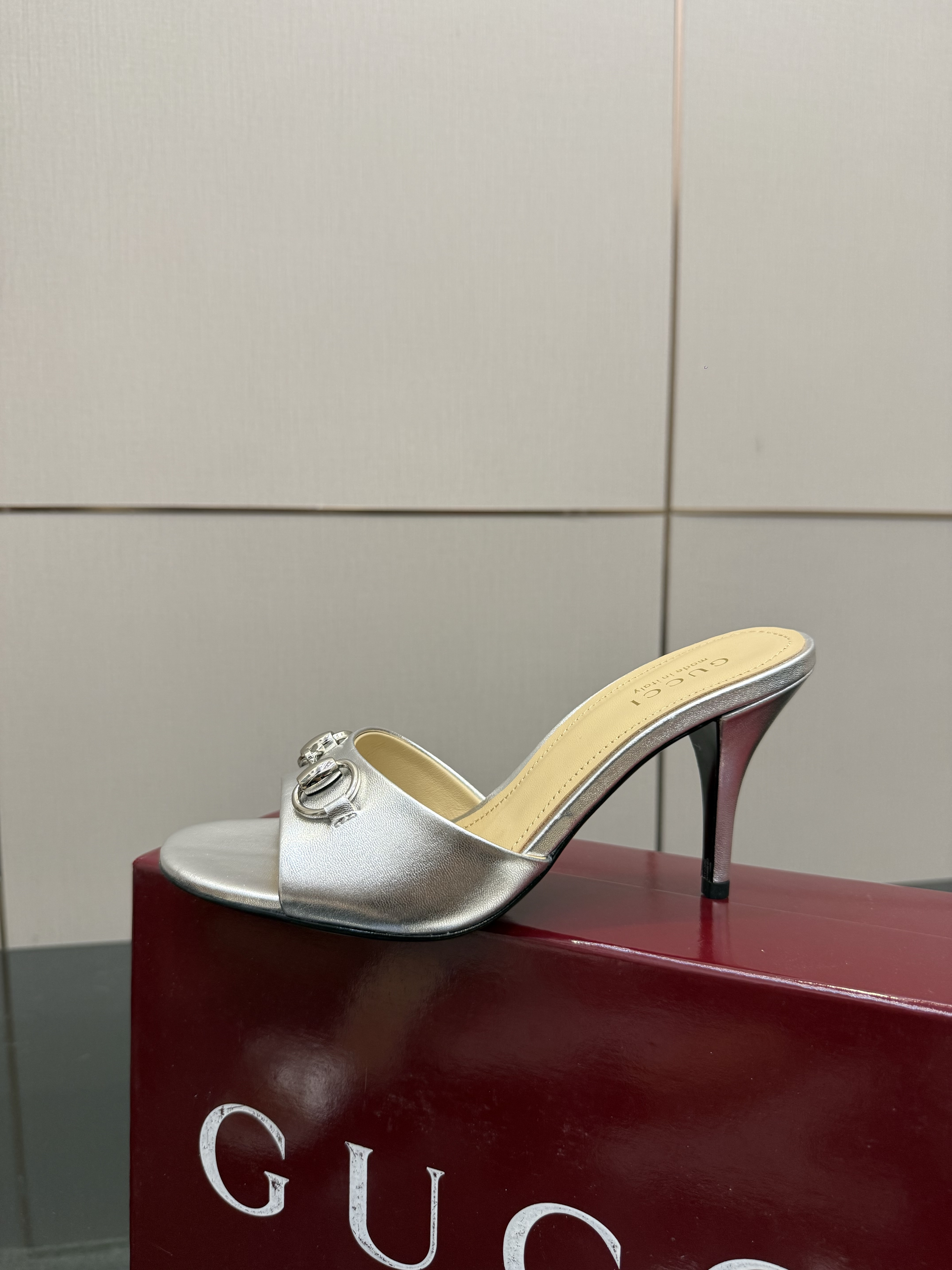 Gucci Silver Metallic Horsebit Stiletto Mules - Image 5