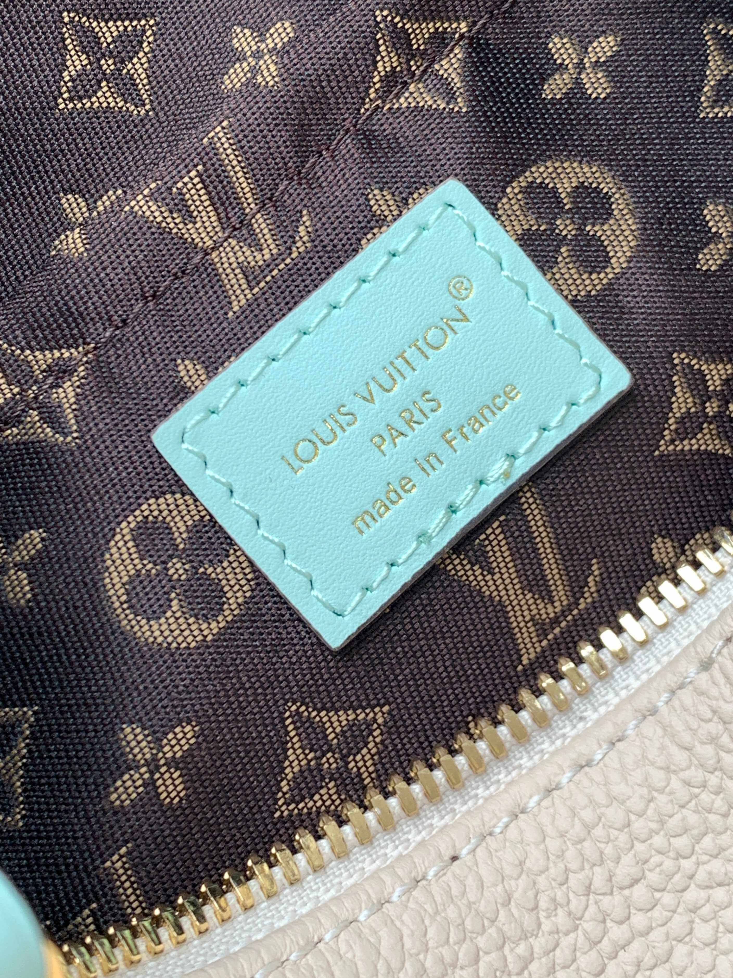 Louis Vuitton CarryAll Cargo PM Empreinte Leather Cream and Menthe Hobo Bag - Image 7
