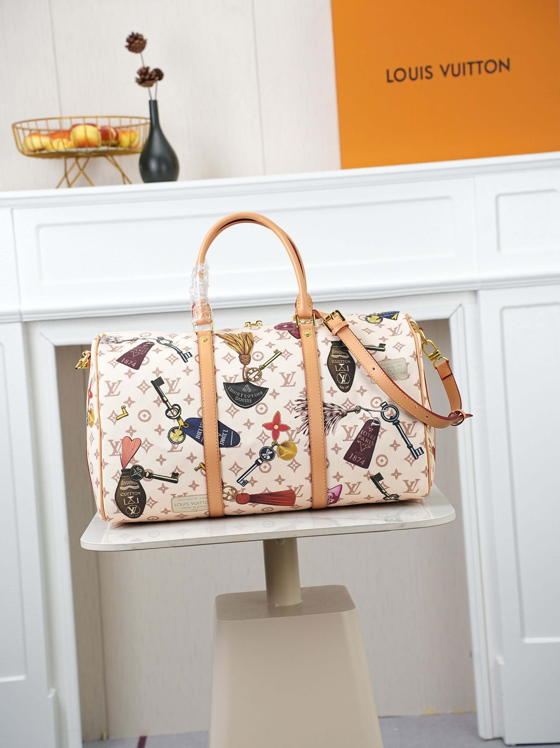 Louis Vuitton Keepall Style Travel Bag Cream Monogram Heritage Print - Image 4