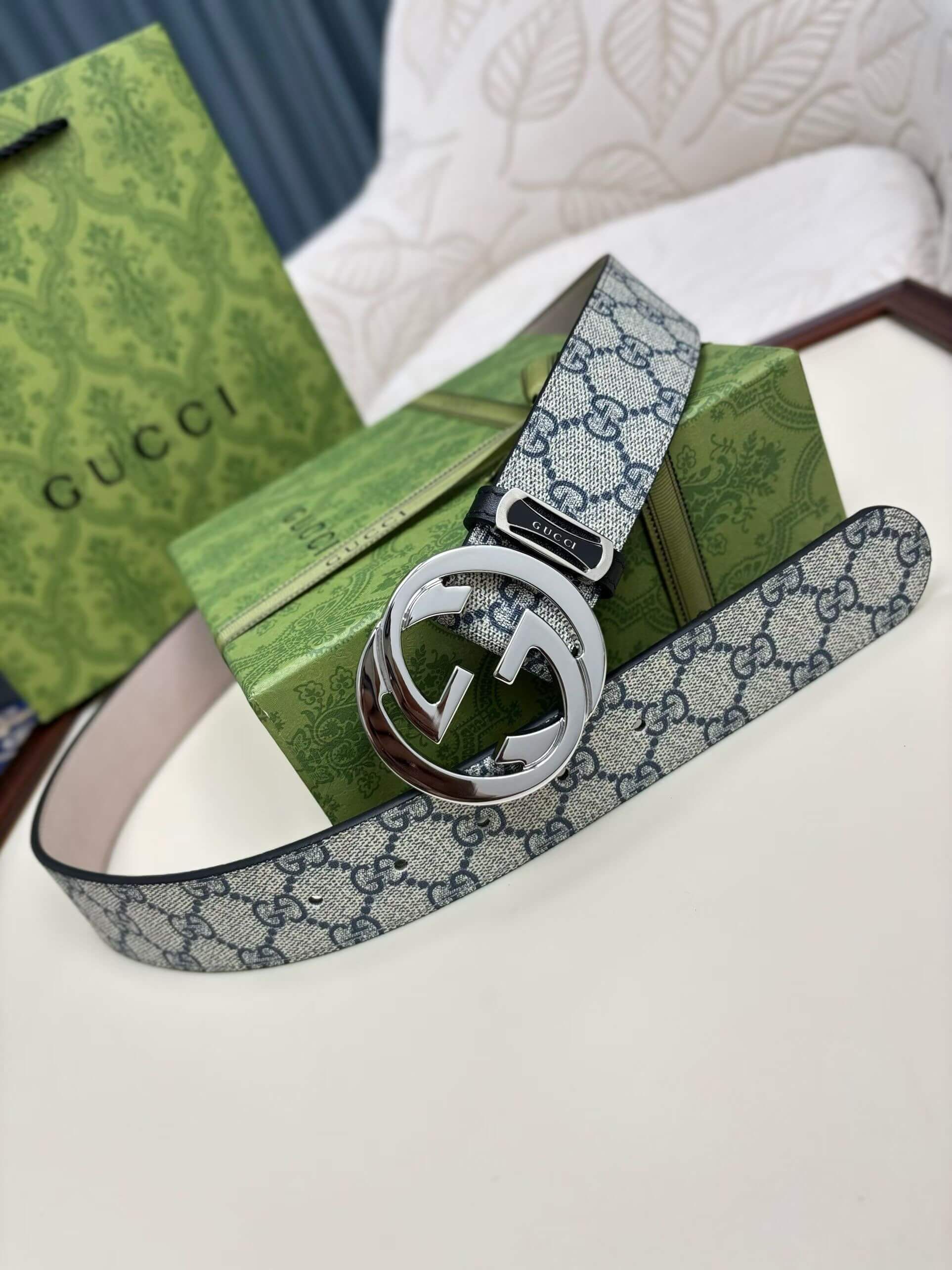Gucci GG Supreme Canvas Belt in Grey with Black Interlocking G Buckle. - Image 3