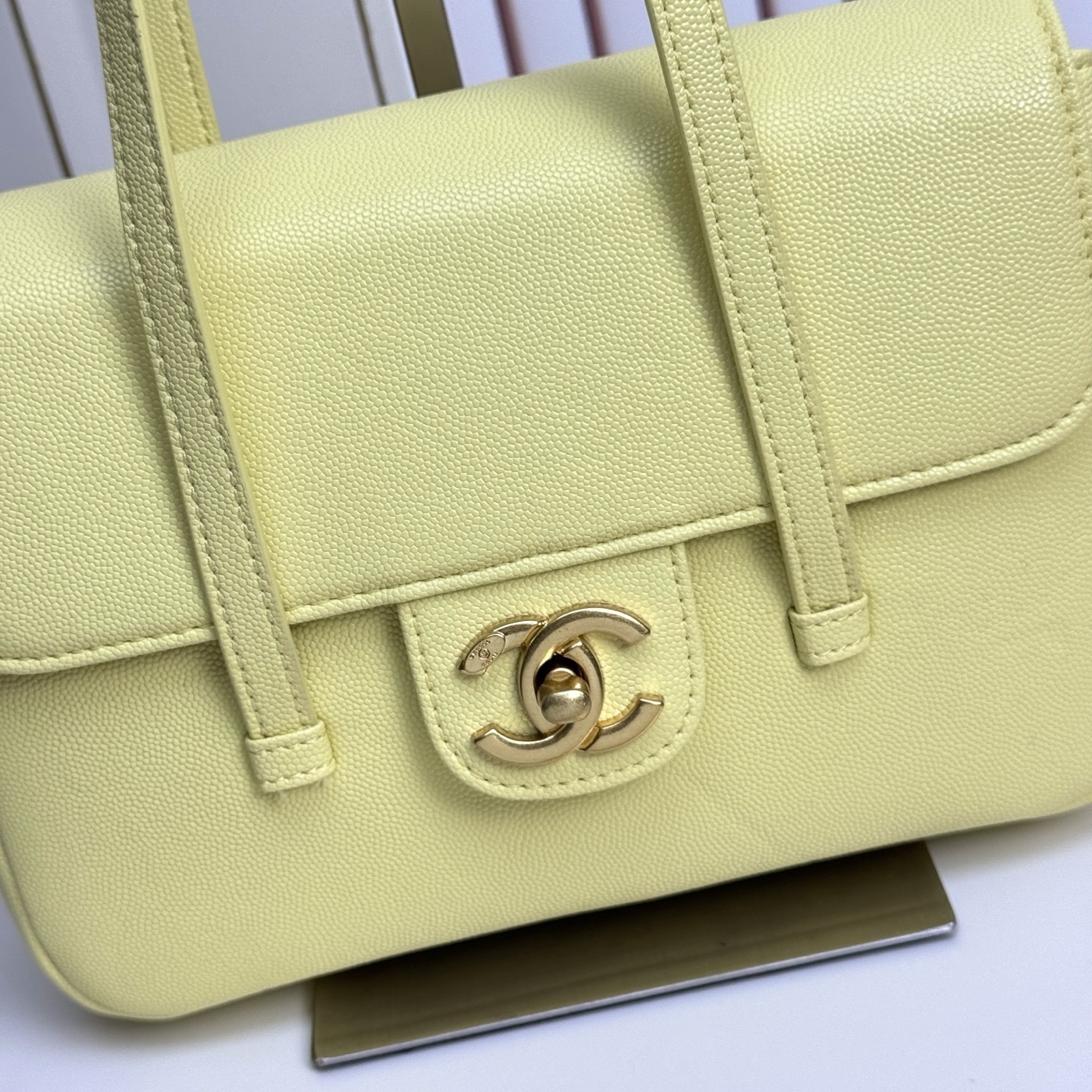 Vintage Chanel Light Yellow Caviar Leather CC Logo Turnlock Shoulder Bag - Image 9
