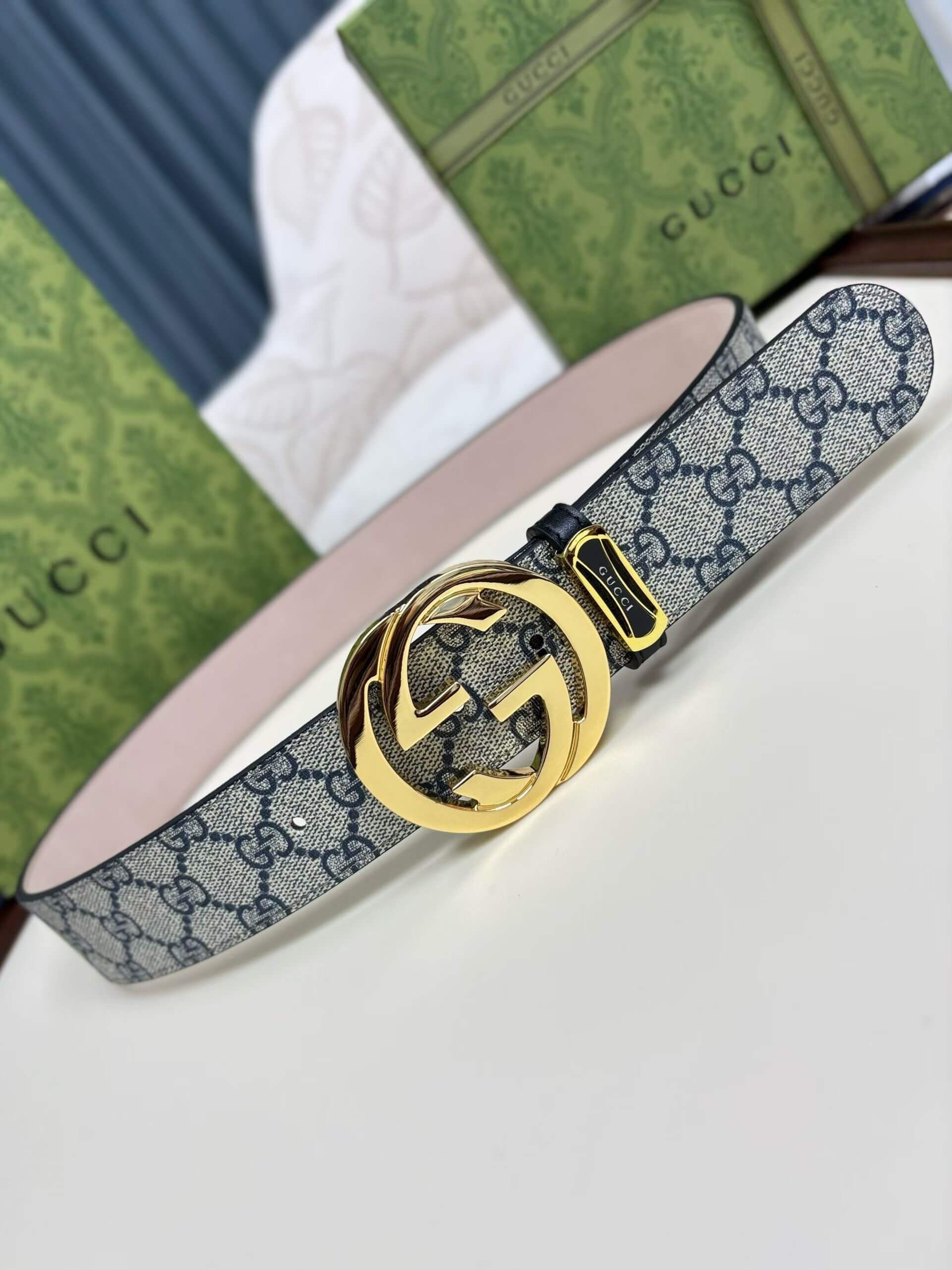 Gucci GG Supreme Canvas Belt in Grey with Black Interlocking G Buckle. - Image 5