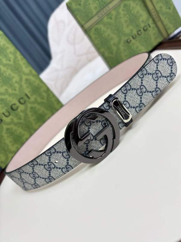 Gucci GG Supreme Canvas Belt in Grey with Black Interlocking G Buckle.
