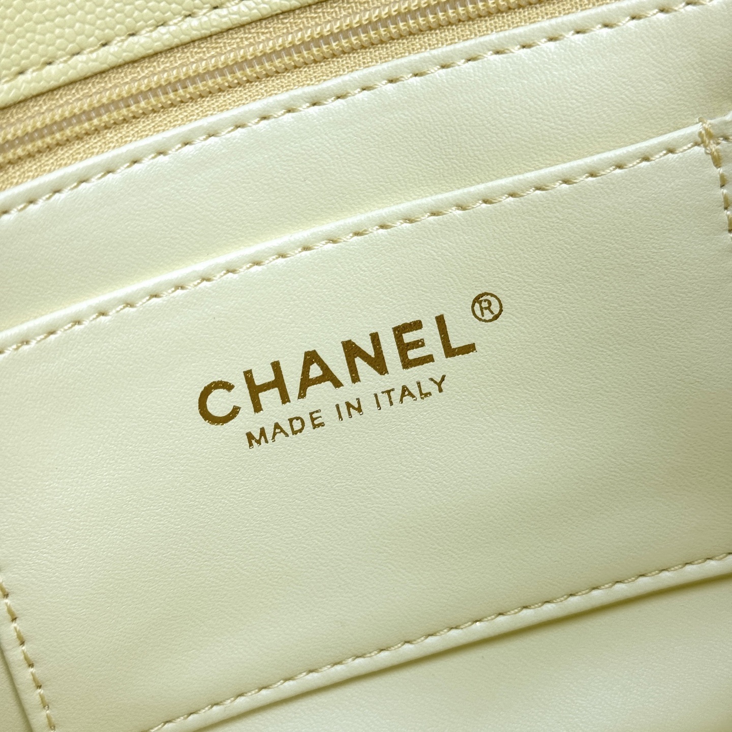 Vintage Chanel Light Yellow Caviar Leather CC Logo Turnlock Shoulder Bag - Image 3