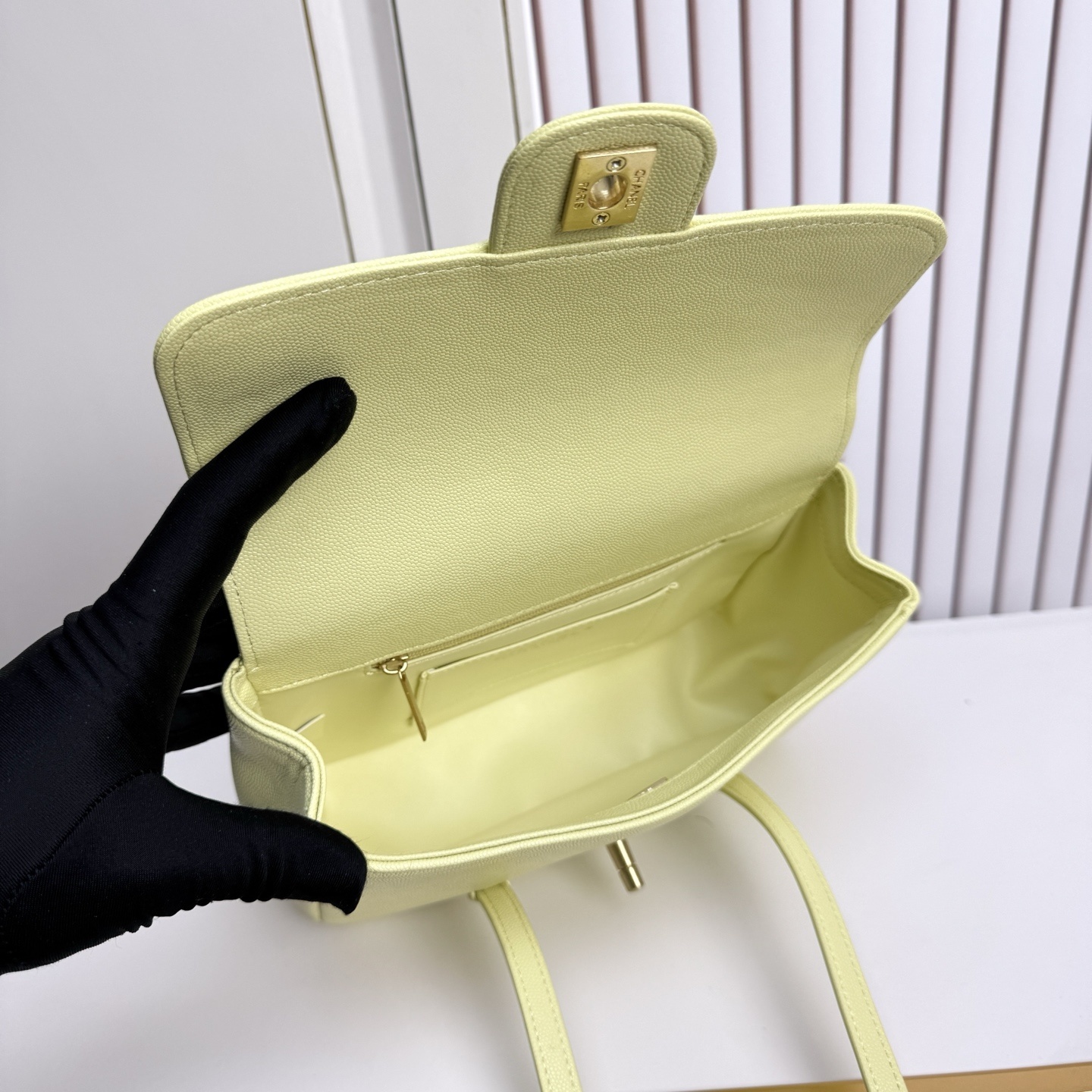 Vintage Chanel Light Yellow Caviar Leather CC Logo Turnlock Shoulder Bag - Image 2