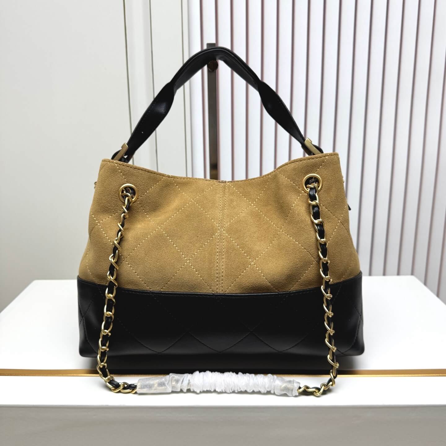 Chanel Medium Shopping Tote in Two-Tone Quilted Suede and Lambskin - Image 3