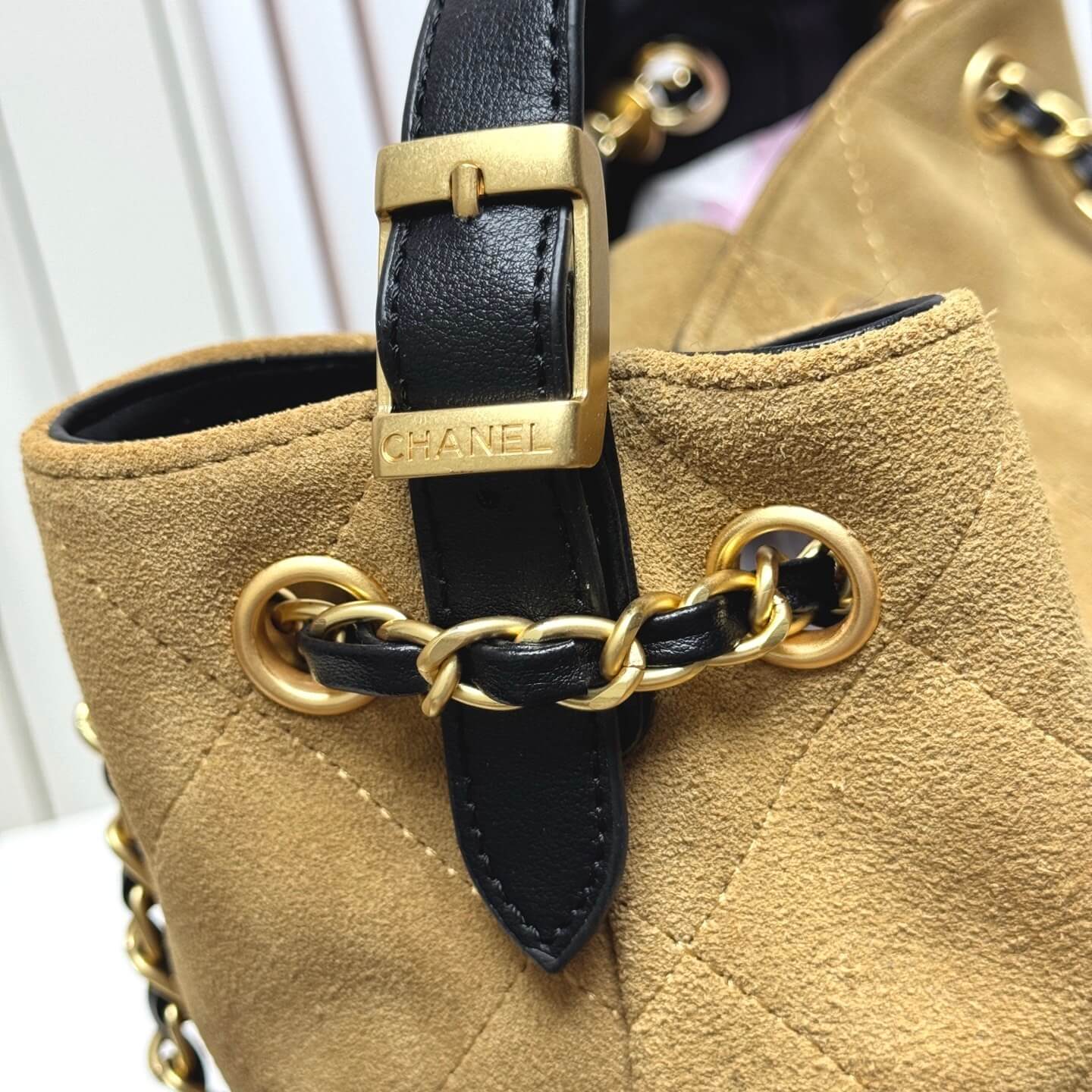 Chanel Medium Shopping Tote in Two-Tone Quilted Suede and Lambskin - Image 6
