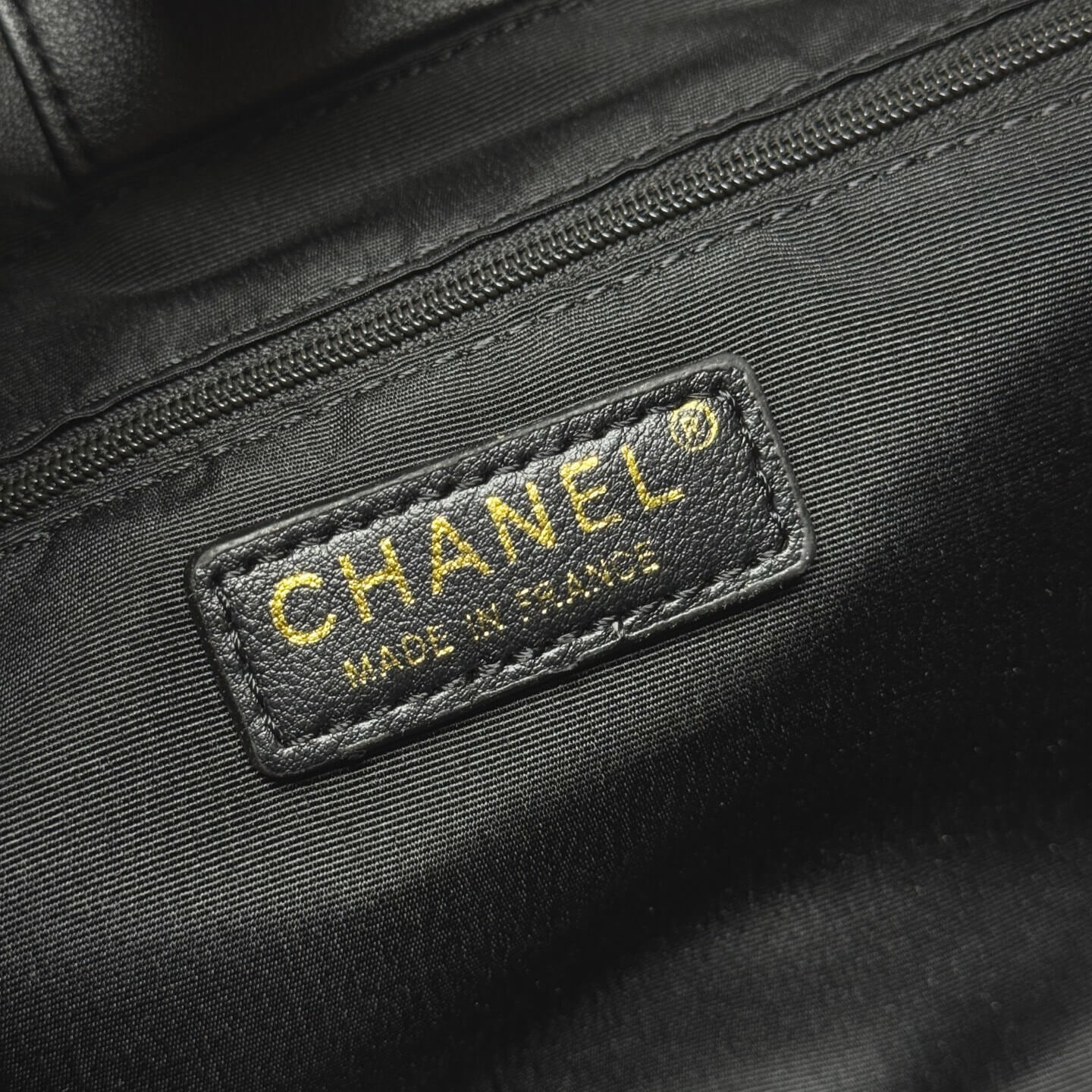 Chanel Medium Shopping Tote in Two-Tone Quilted Suede and Lambskin - Image 7