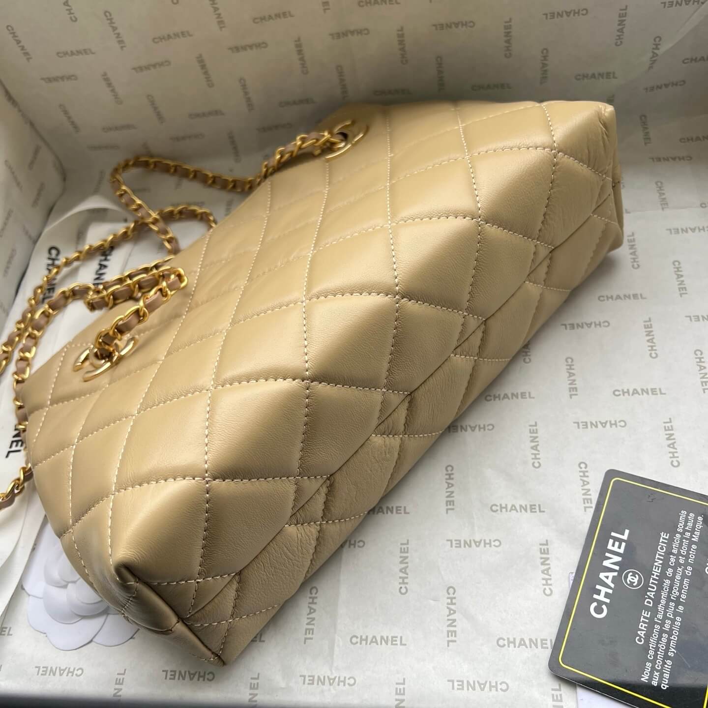 Chanel Beige Quilted Lambskin Medium CC Delivery Tote Bag (Gold Hardware) - Image 6