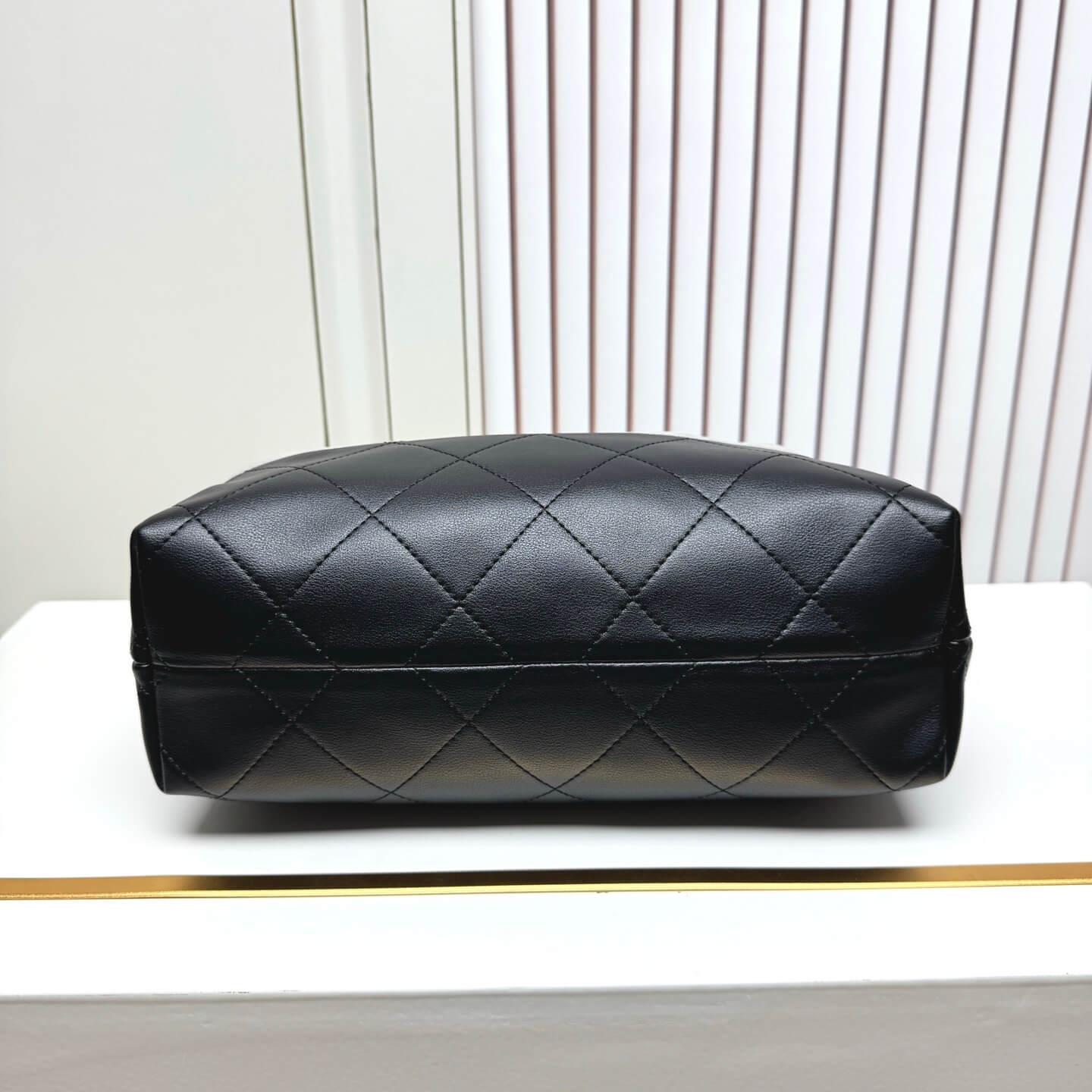 Chanel Medium Shopping Tote in Two-Tone Quilted Suede and Lambskin - Image 4