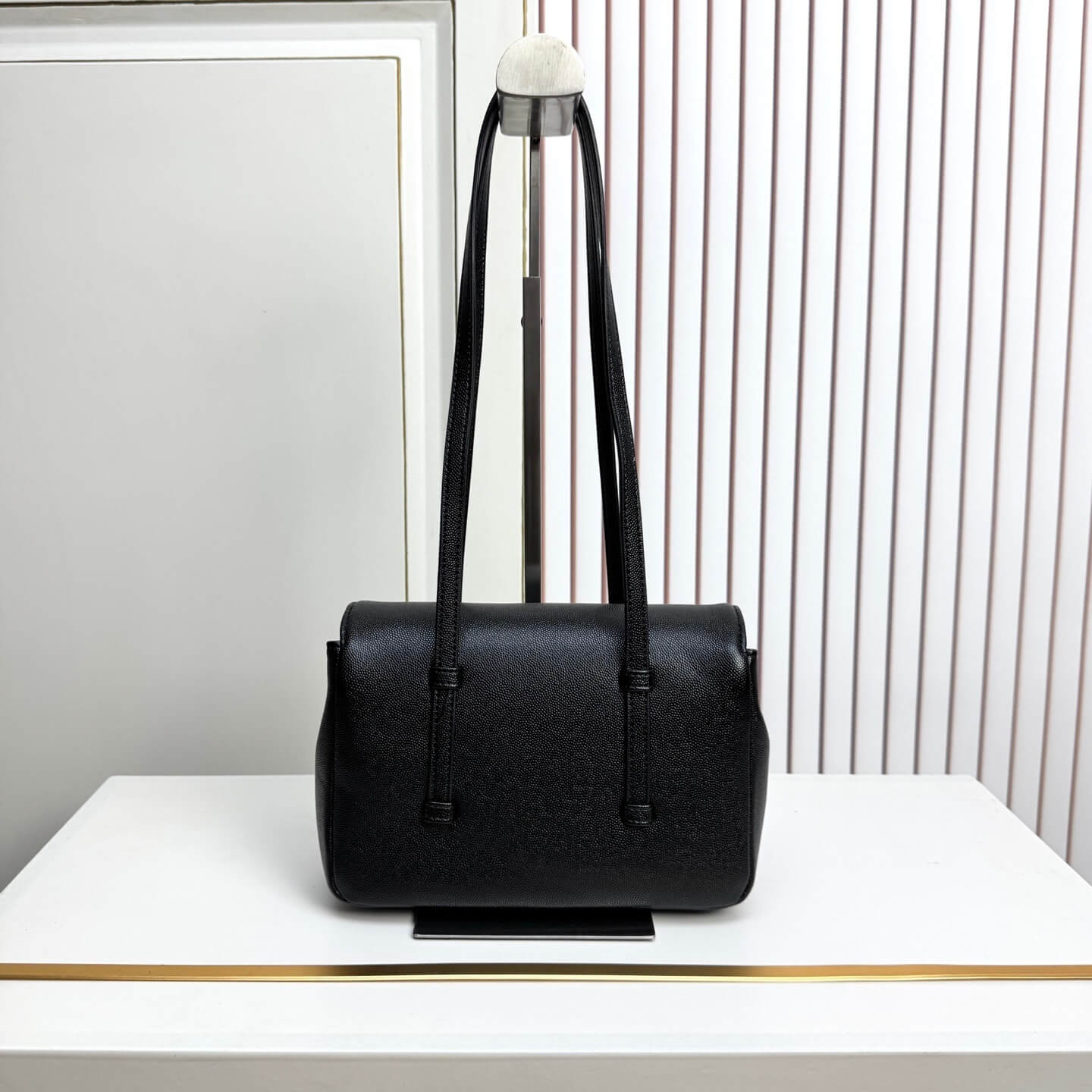 Chanel Medium CC Delivery Tote in Quilted Lambskin Leather - Image 5