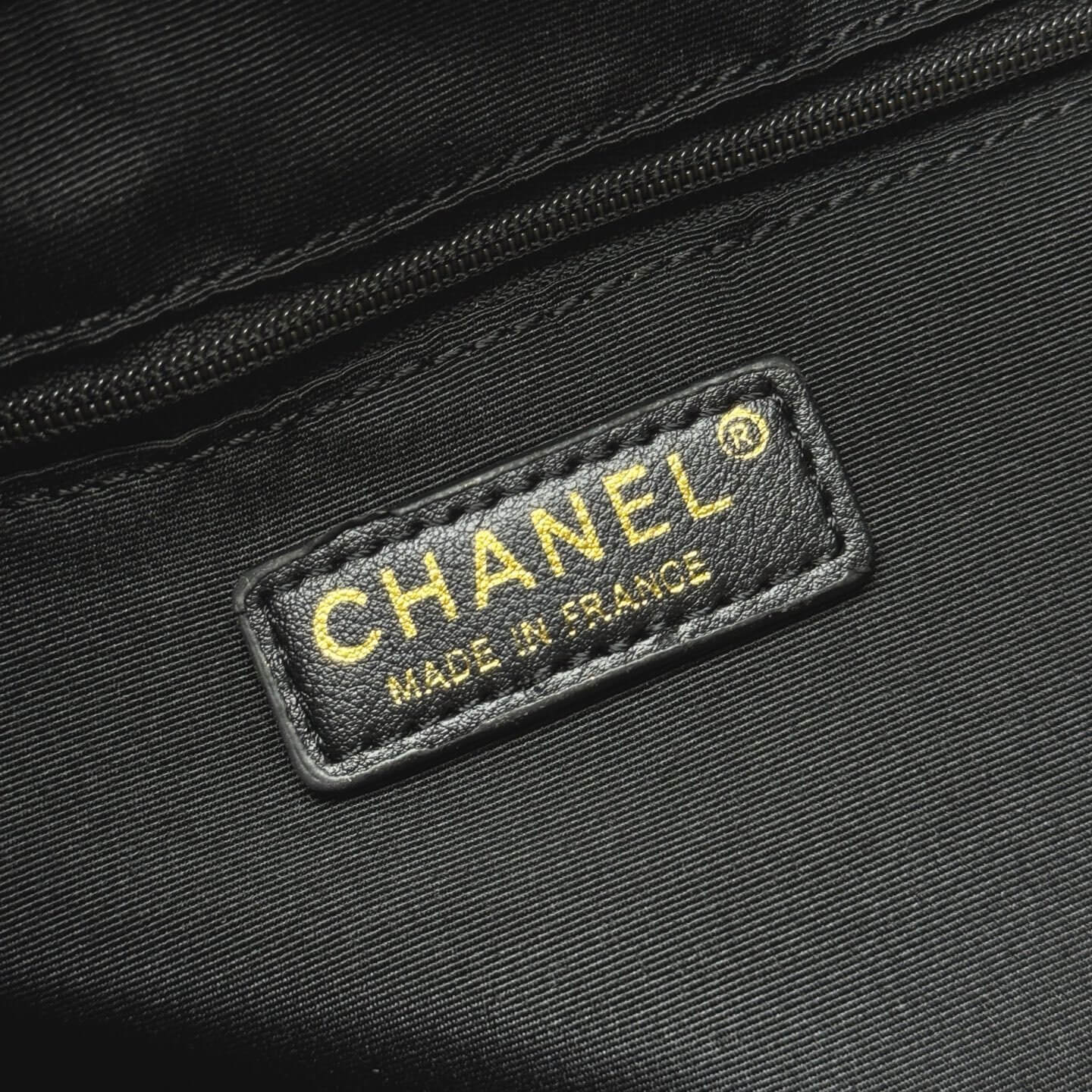 Chanel Medium Shopping Tote in Two-Tone Quilted Suede and Lambskin - Image 7