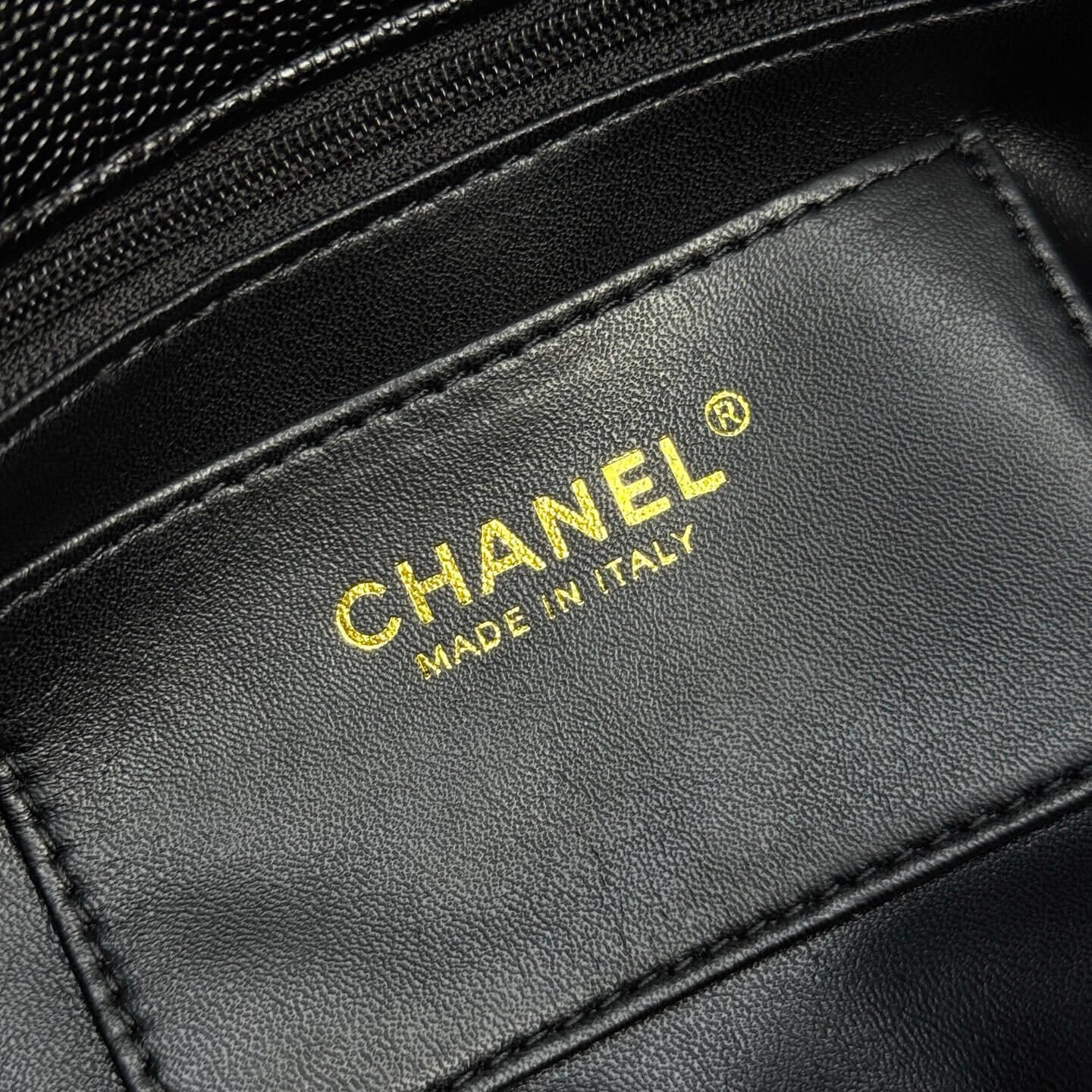 Chanel Medium CC Delivery Tote in Quilted Lambskin Leather - Image 6