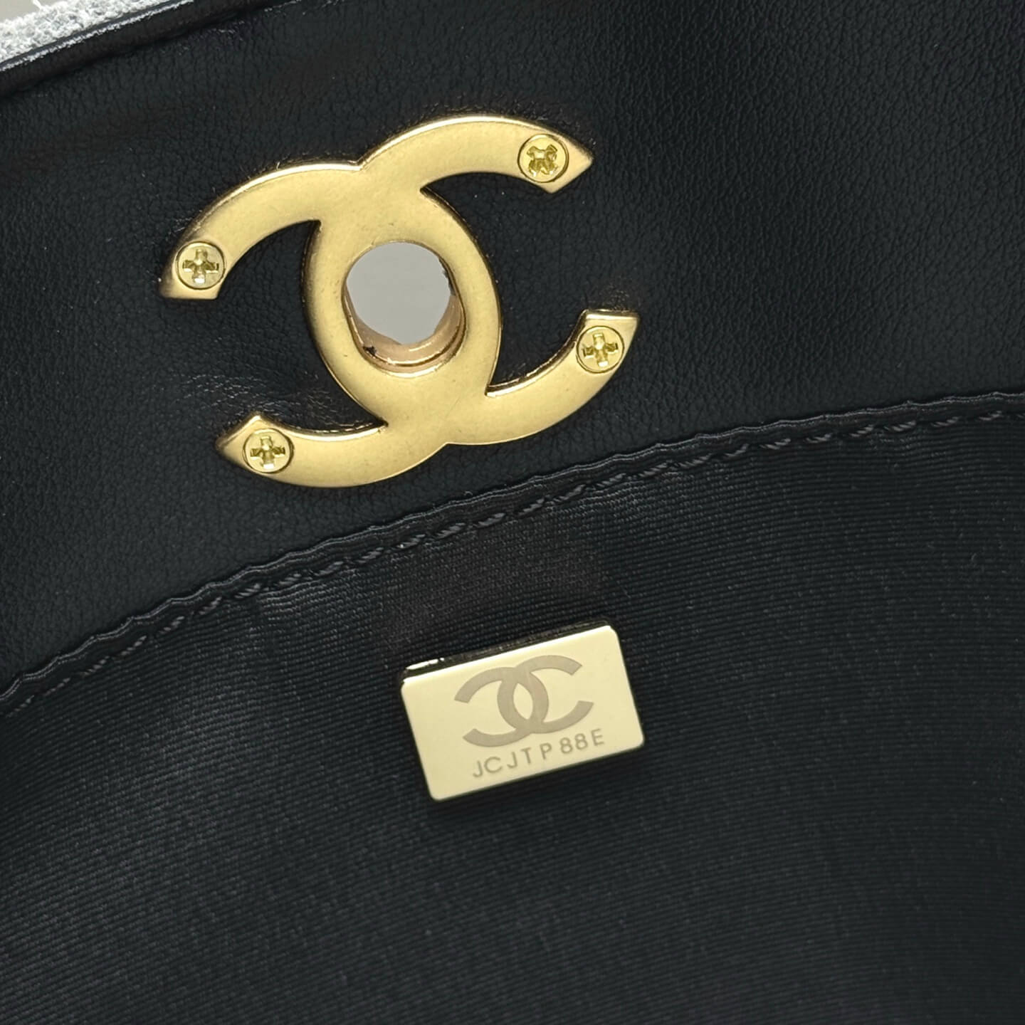 Chanel Medium Shopping Tote in Two-Tone Quilted Suede and Lambskin - Image 8