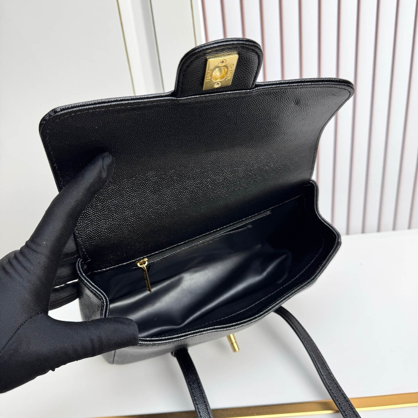 Chanel Medium CC Delivery Tote in Quilted Lambskin Leather - Image 9