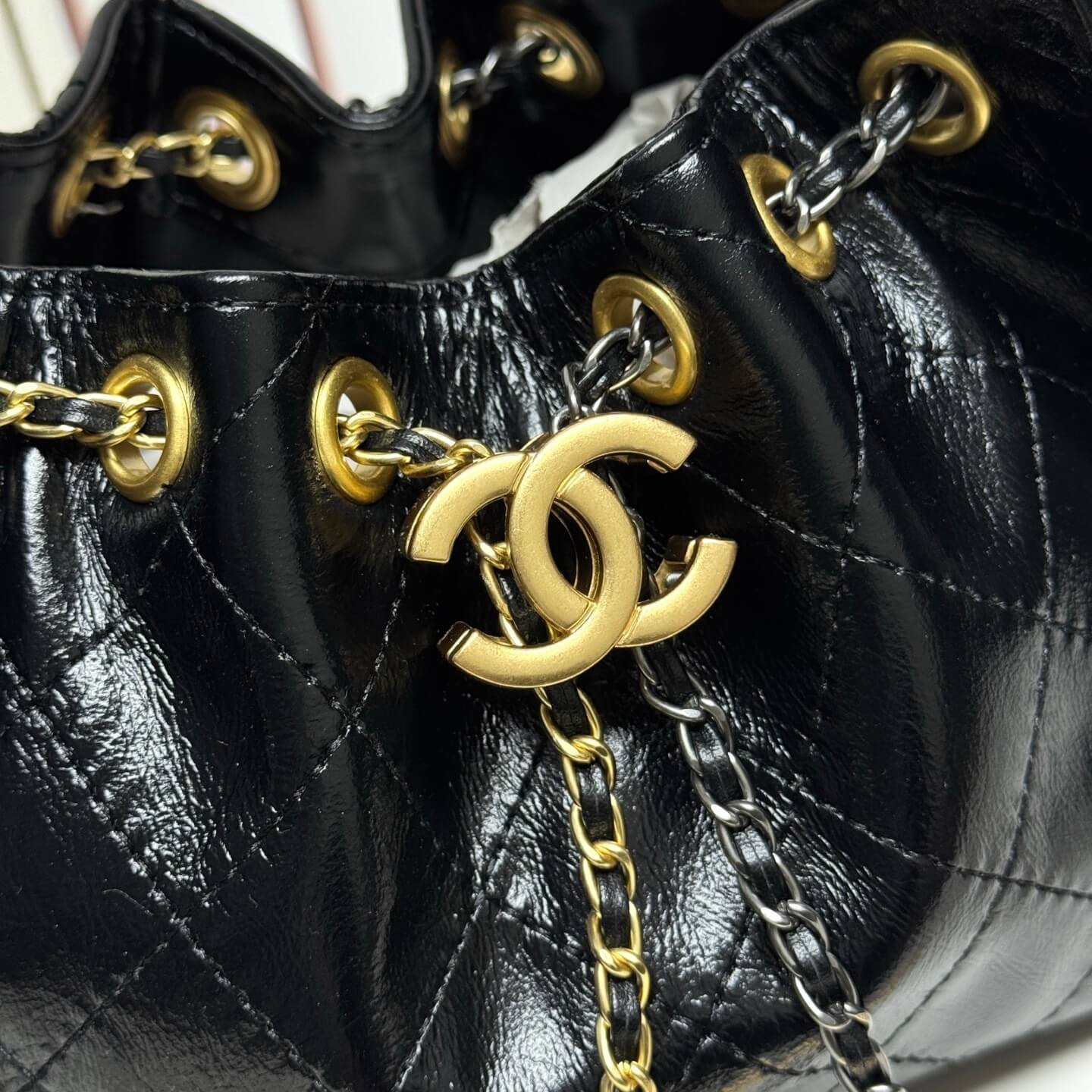 Chanel Medium CC Delivery Tote in Quilted Lambskin Leather - Image 9