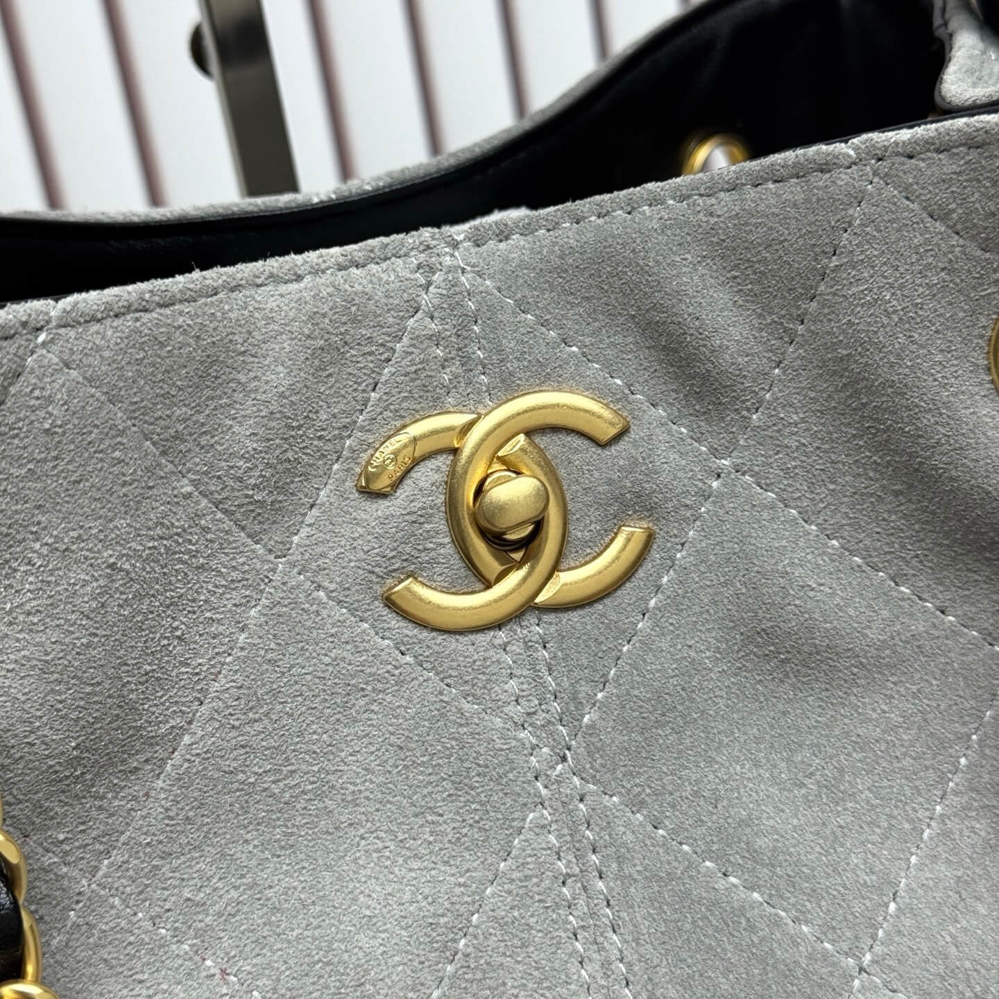 Chanel Gabrielle Large Hobo Bag in Two-Tone Quilted Suede and Calfskin - Image 4