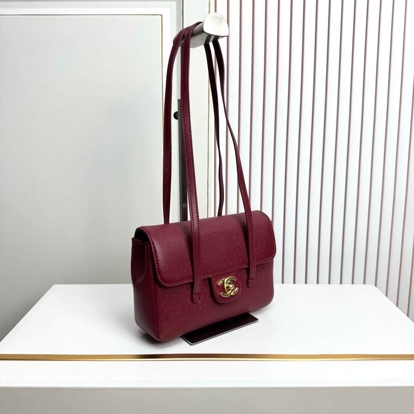 Chanel White Quilted Lambskin Medium CC Delivery Tote Bag (Gold Hardware) - Image 4