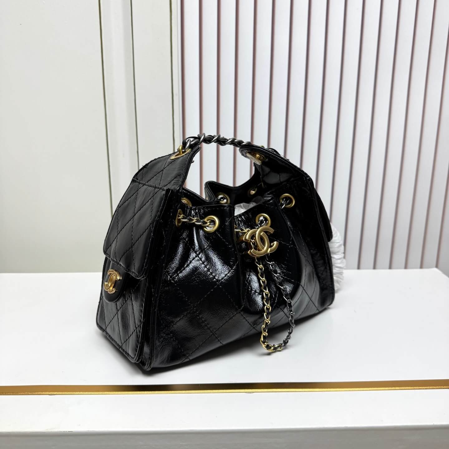 Chanel Medium CC Delivery Tote in Quilted Lambskin Leather - Image 2