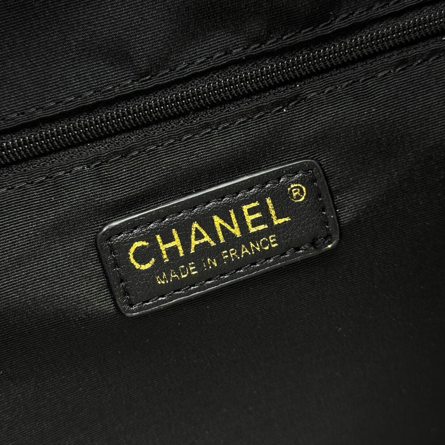 Chanel Gabrielle Large Hobo Bag in Two-Tone Quilted Suede and Calfskin - Image 6