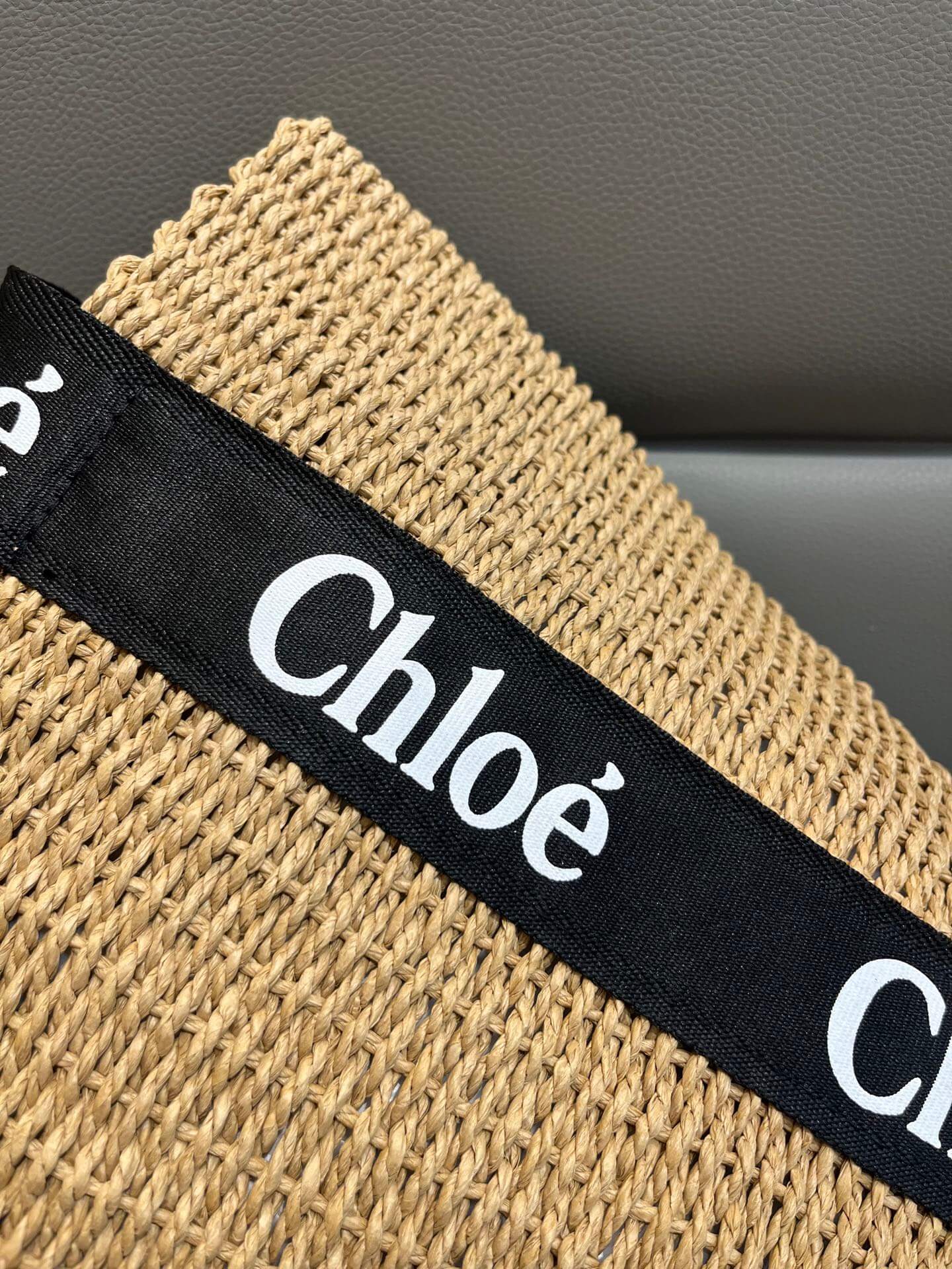Chloé Woody Medium Basket Bag in Black Woven Straw with Logo Webbing Straps. - Image 4
