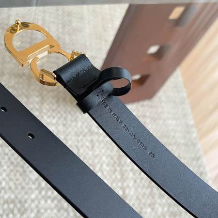 Dior 30 Montaigne Reversible Belt Black Smooth Calfskin with Gold-Finish Buckle - Image 7