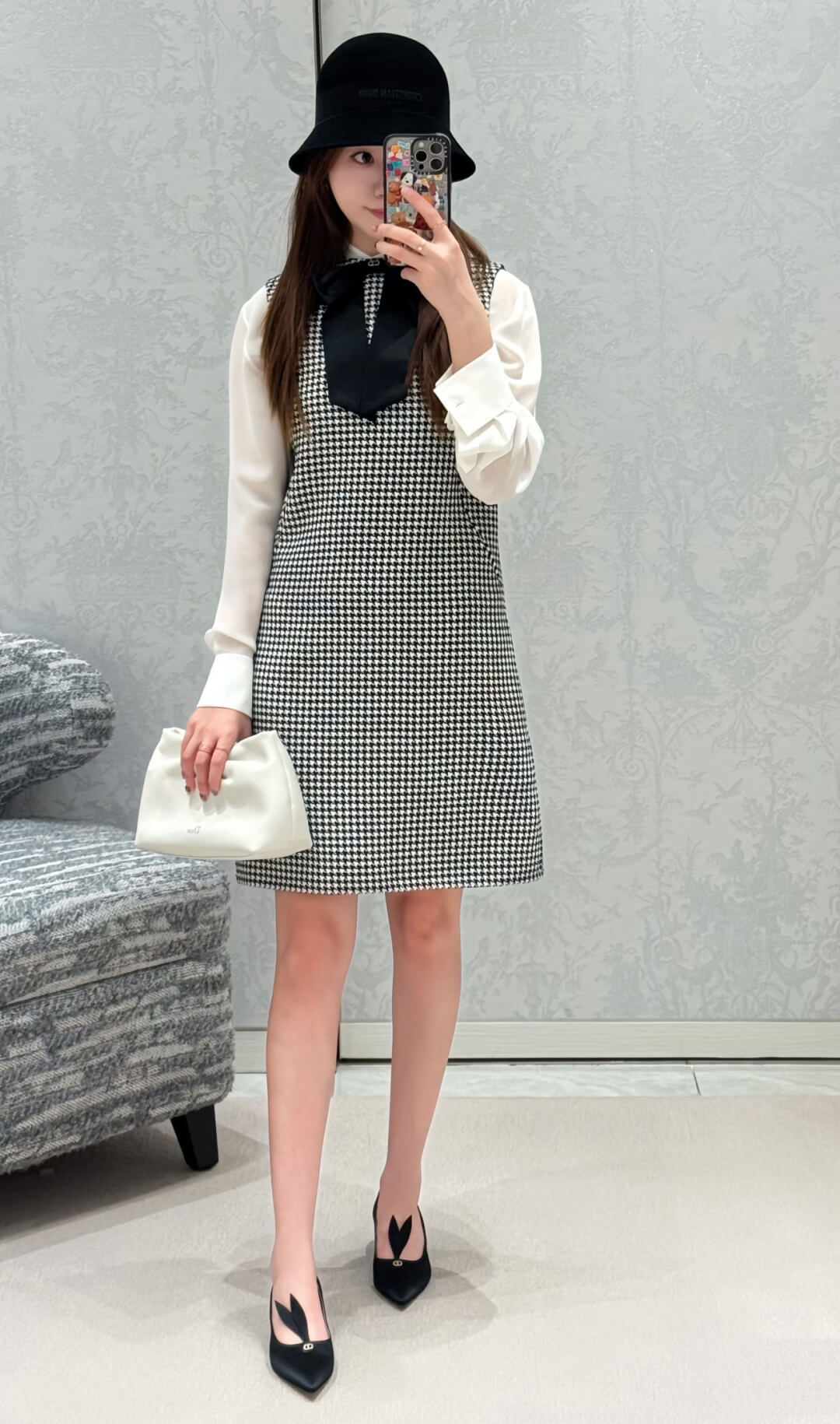 Dior Sleeveless Short Dress with Bow in Black and White Houndstooth Wool and Silk Blend. - Image 2