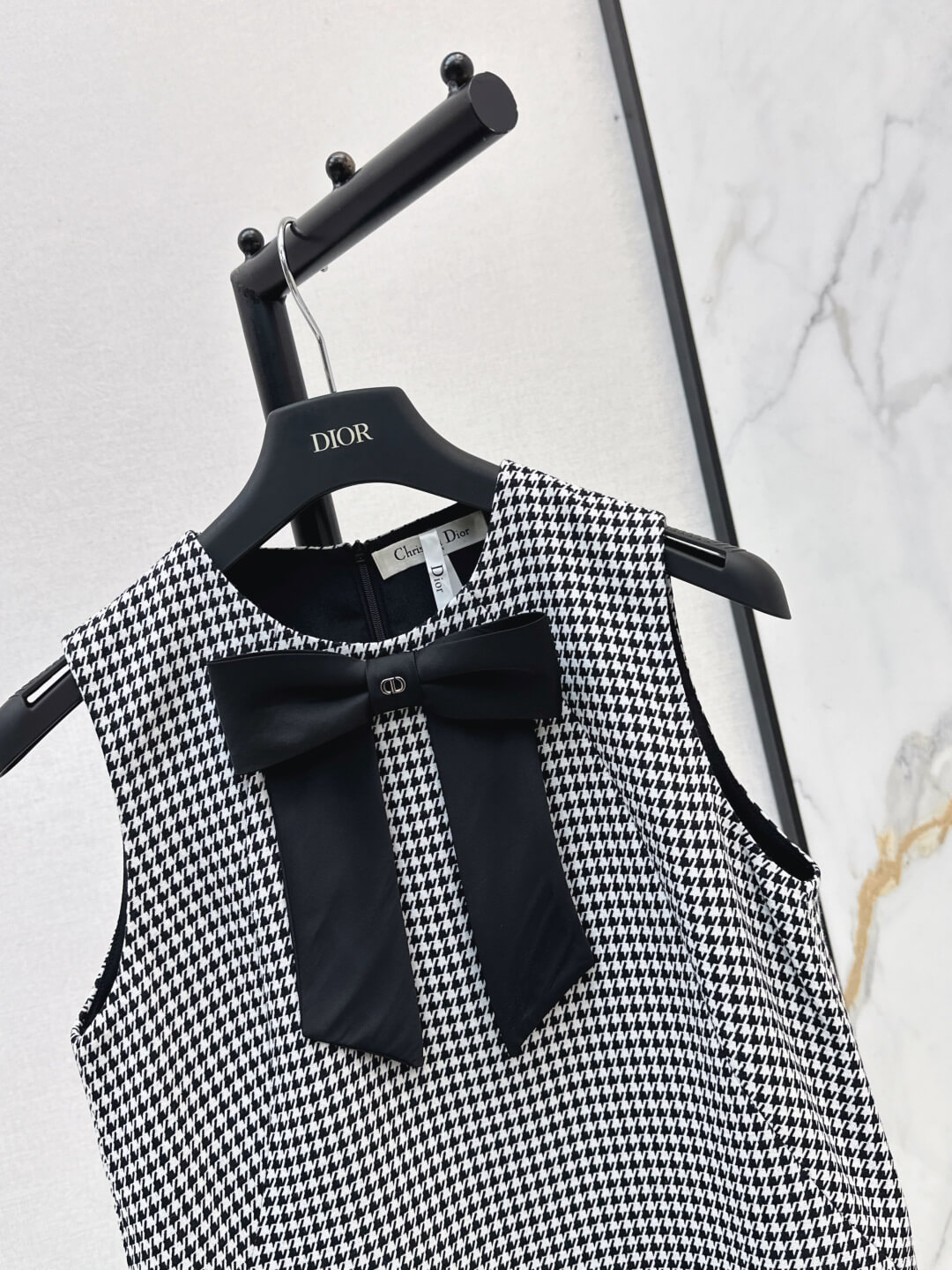 Dior Sleeveless Short Dress with Bow in Black and White Houndstooth Wool and Silk Blend. - Image 6