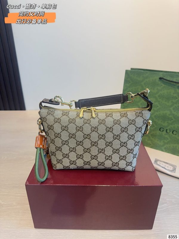 Gucci Ophidia Small GG Supreme Canvas Shoulder Bag with Zip Top and Gold-Tone Hardware