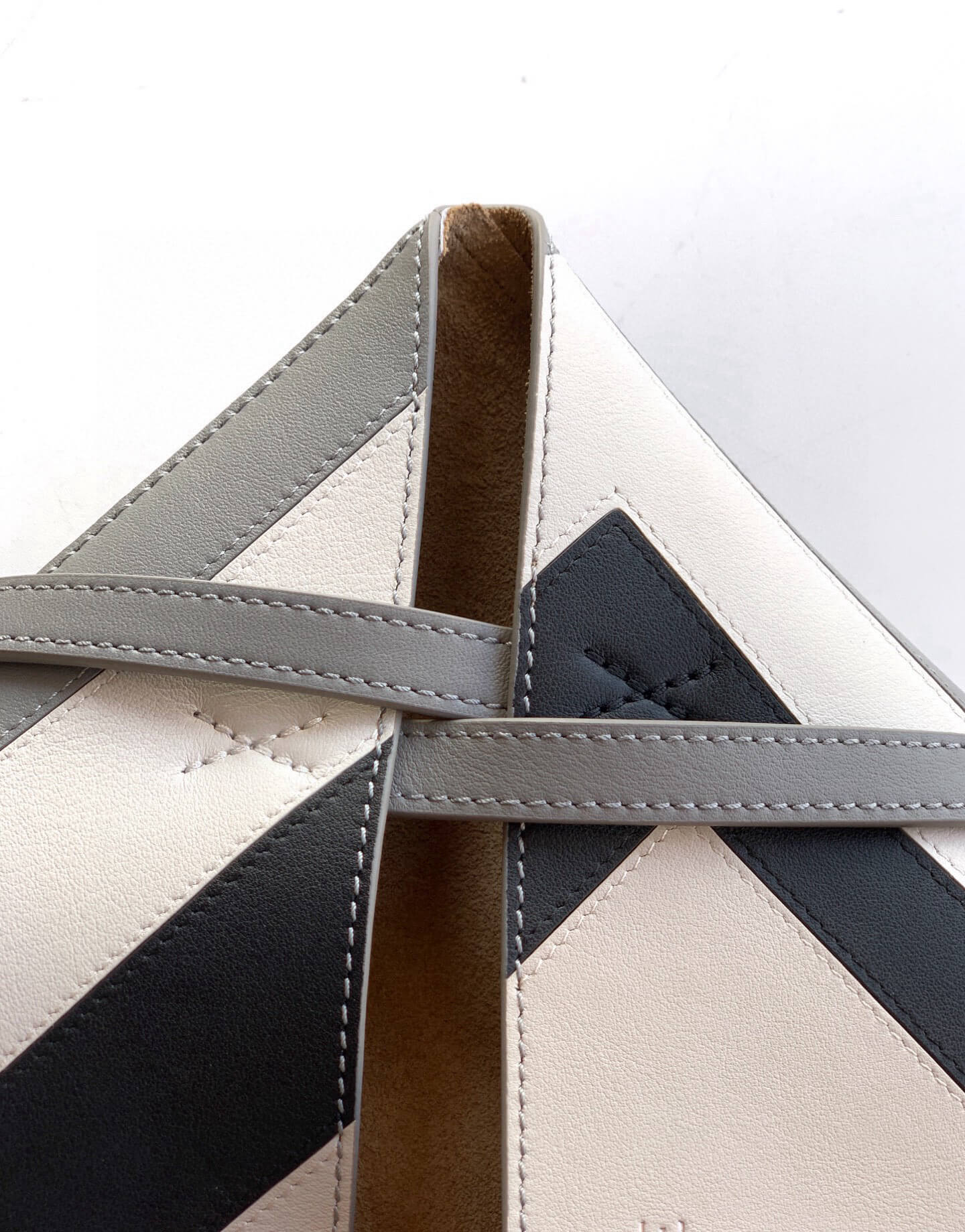 Loewe V Puzzle Tote Bag in Classic Calfskin Multicolour Leather - Image 5