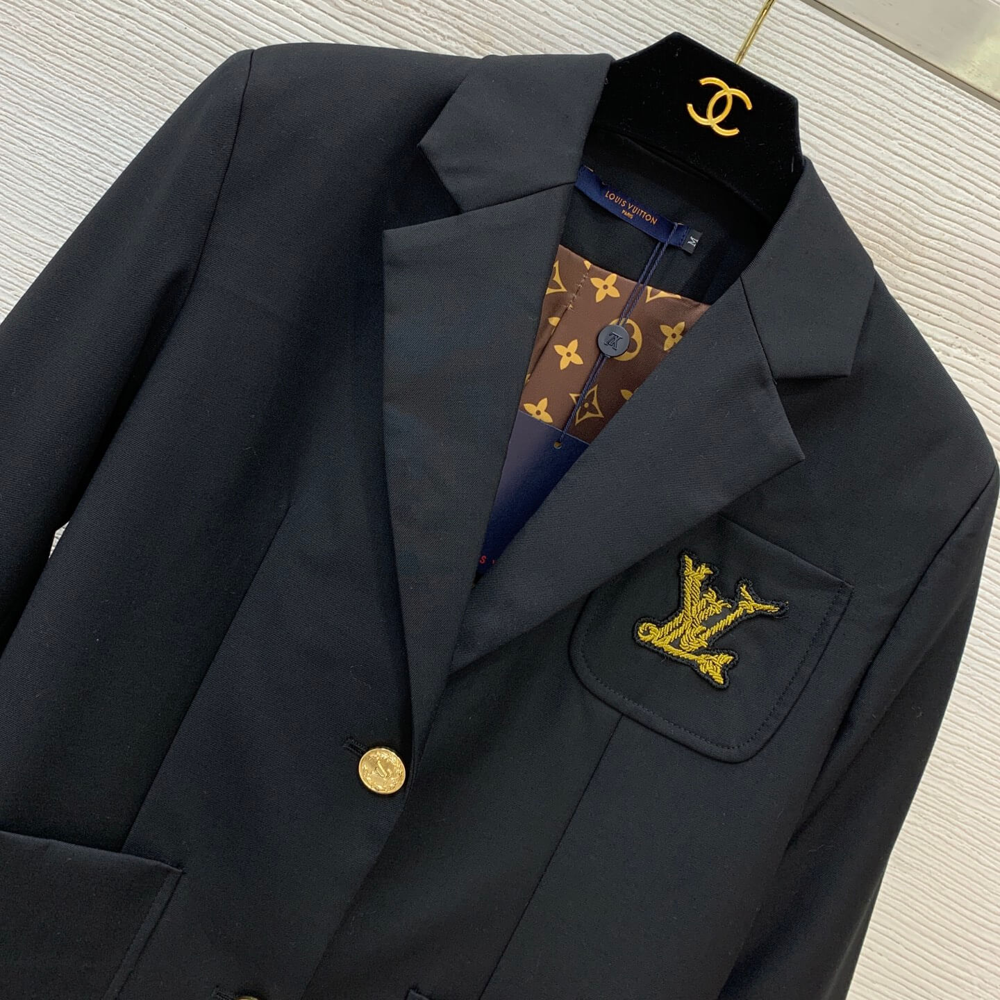 Louis Vuitton Embroidered LV Patch Blazer with Monogram Lining - Image 4