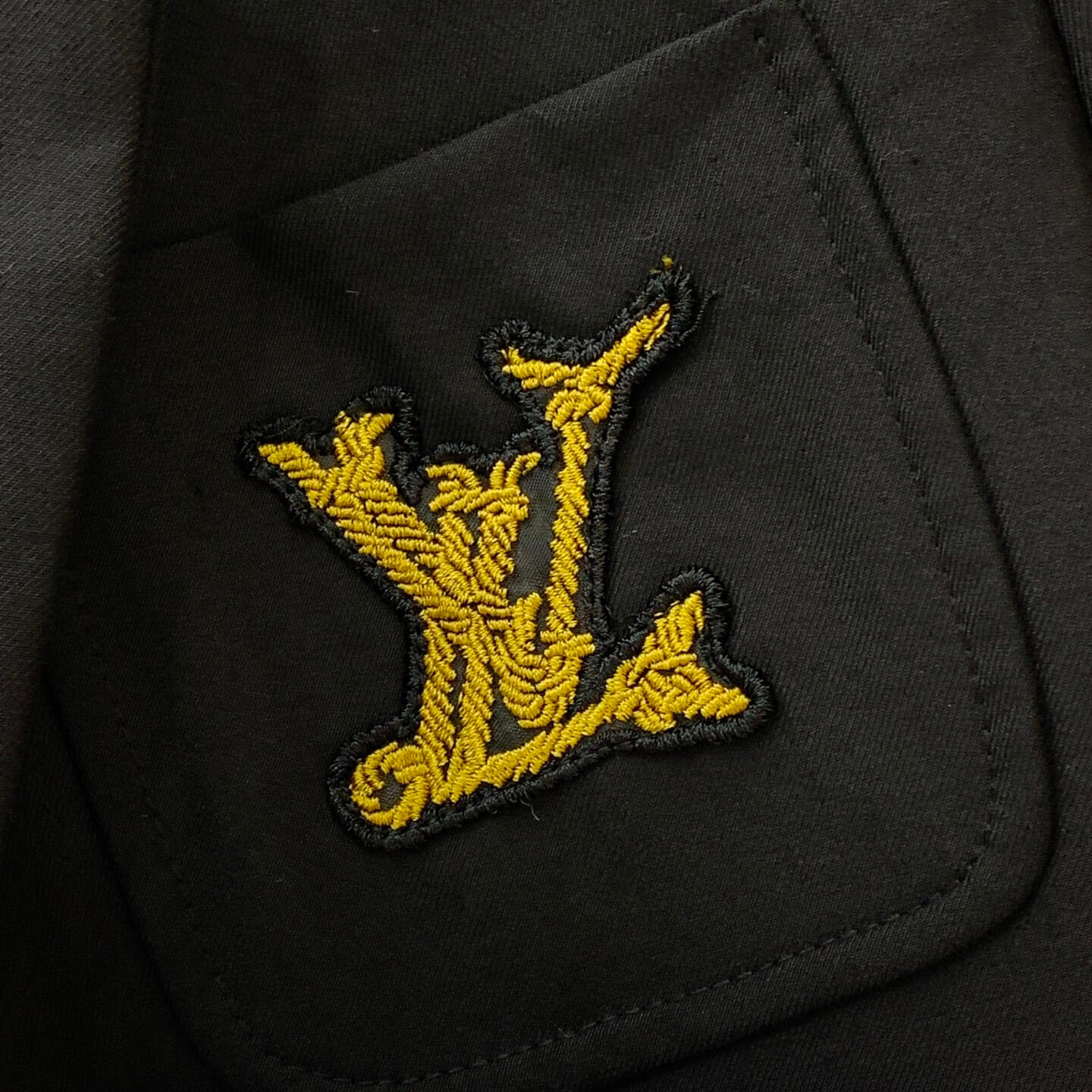Louis Vuitton Embroidered LV Patch Blazer with Monogram Lining - Image 6