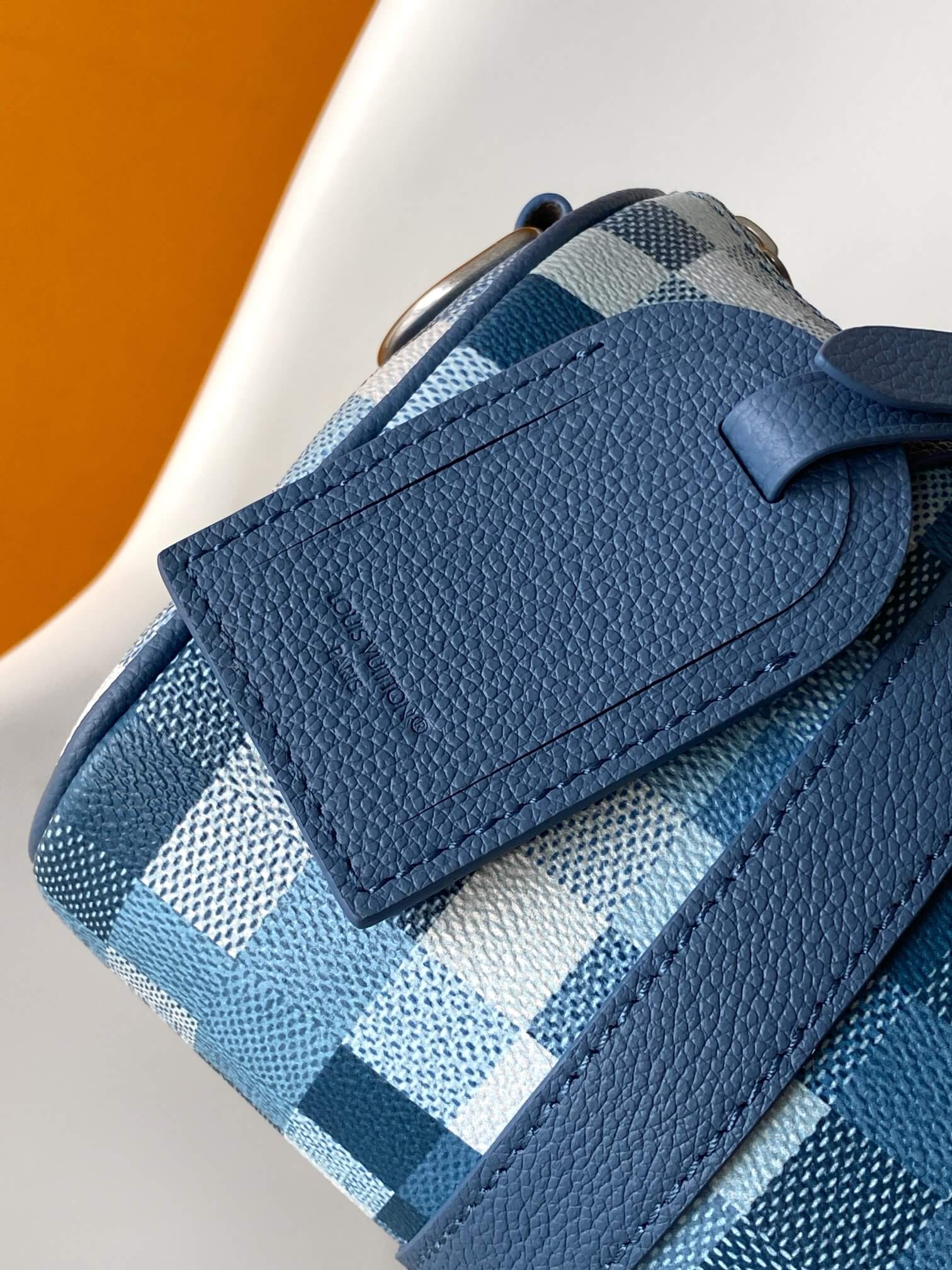 Louis Vuitton Keepall Bandoulière 25 Damier Pop Blue Canvas Limited Edition Crossbody Bag. - Image 6