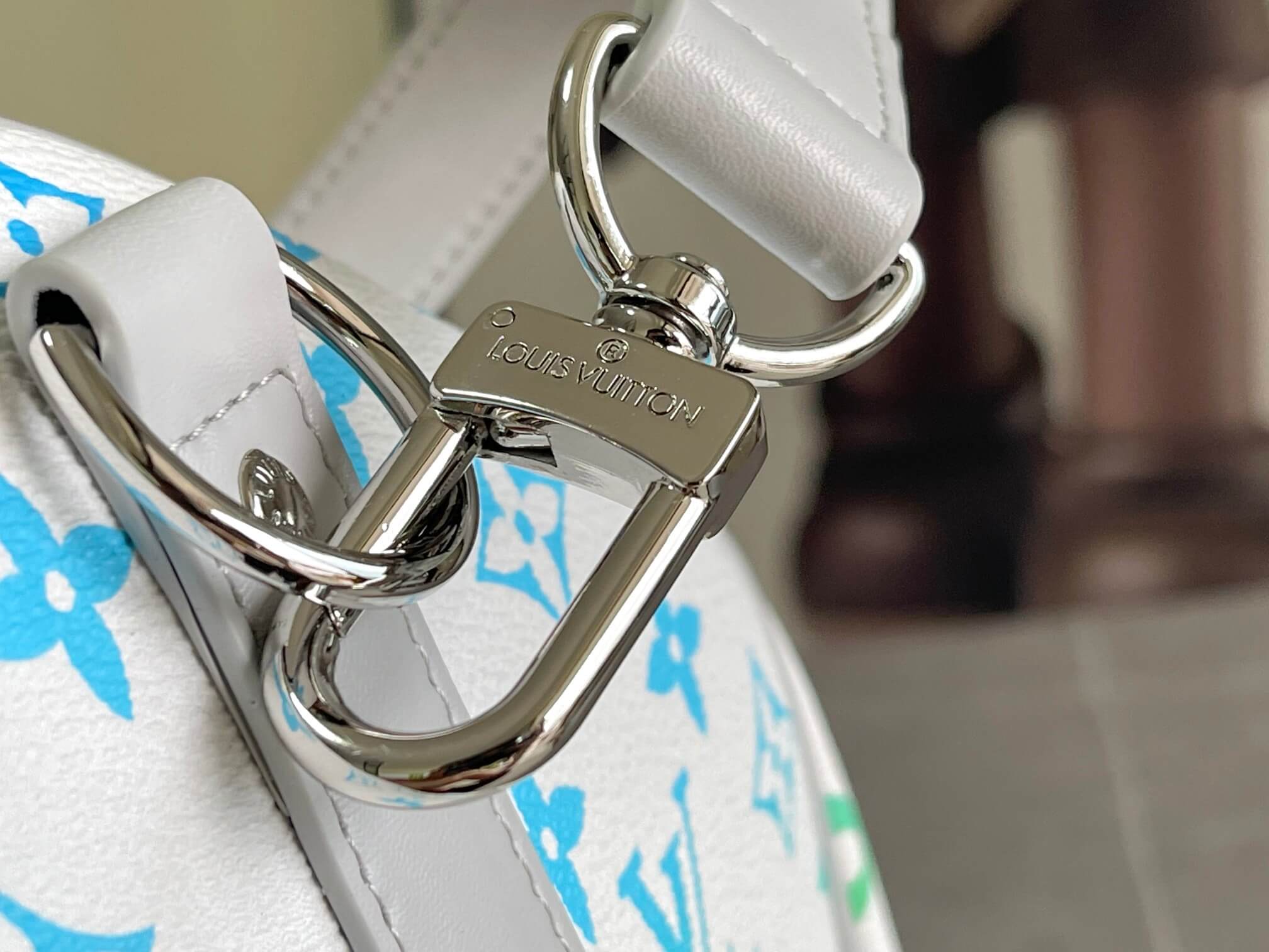 Louis Vuitton Monogram Sunset Keepall Bandoulière 50 White Rainbow Canvas Travel Bag - Image 3