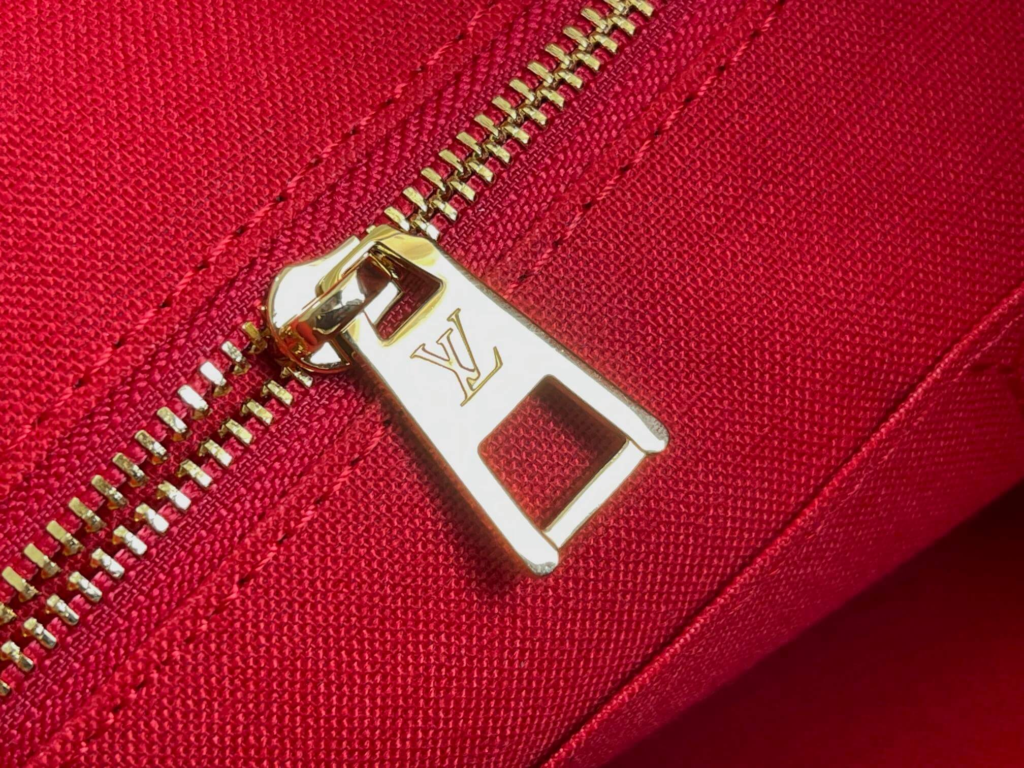 Louis Vuitton OnTheGo MM Monogram Reverse Canvas Tote Bag - Image 7