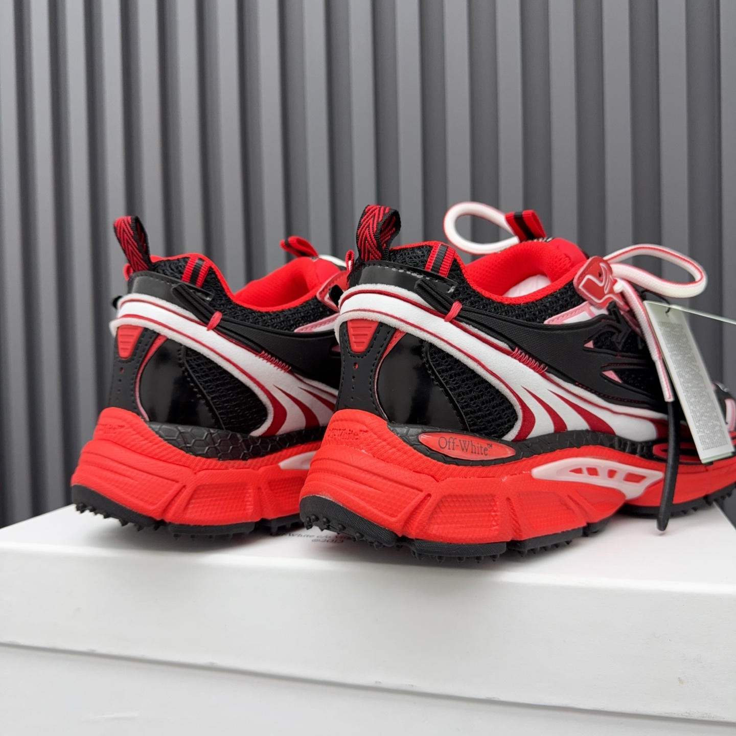 Off-White Be Right Back sneakers in black and red. - Image 5