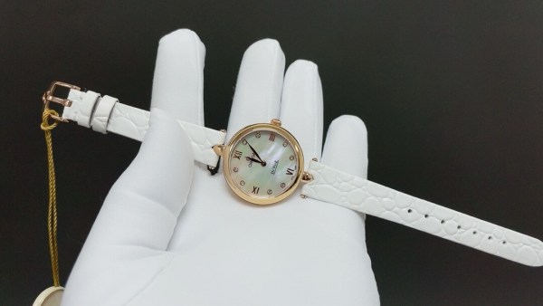 Omega De Ville Dewdrop 18K Rose Gold Mother of Pearl Diamond Ladies Watch – Elegant Swiss Timepiece