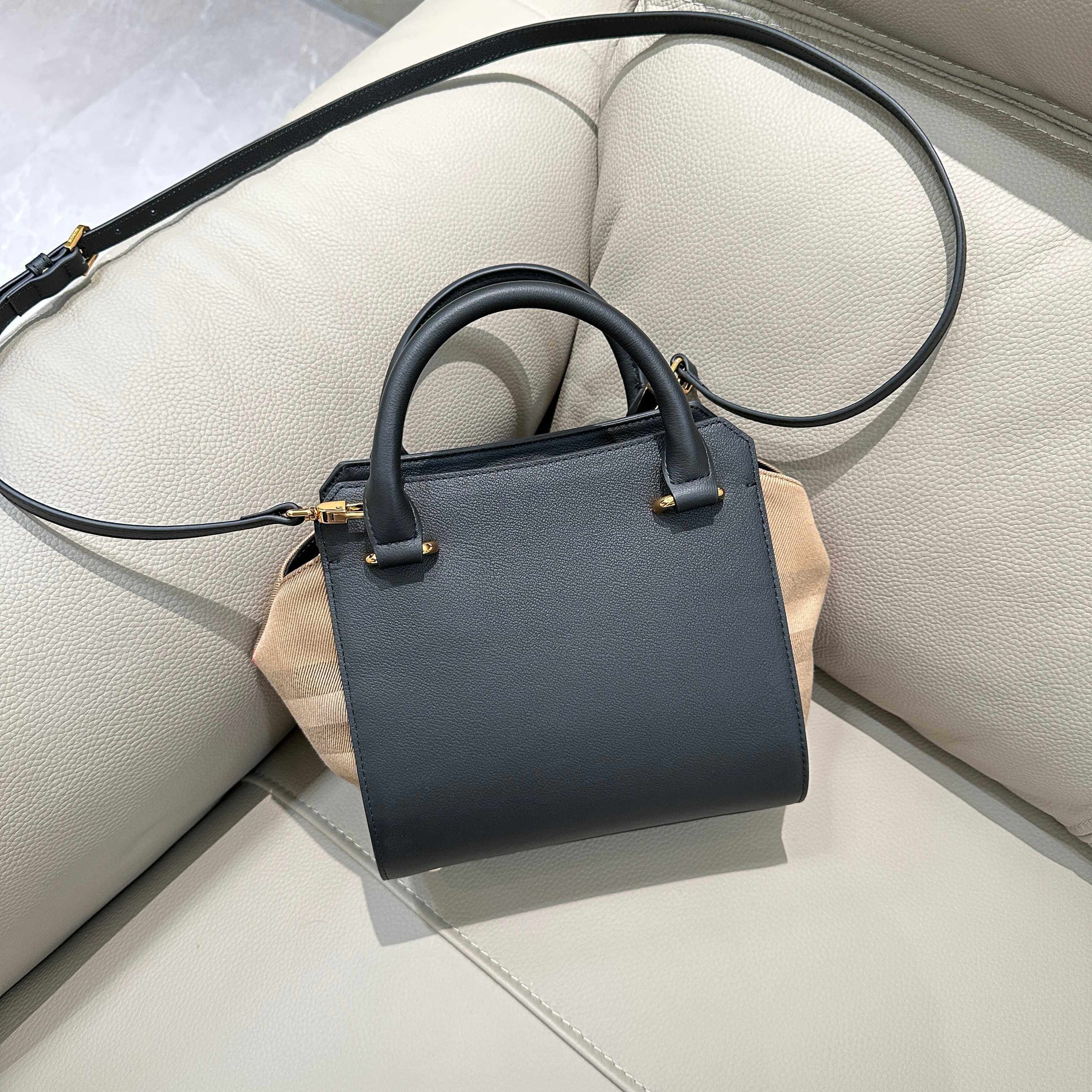 Burberry Small Banner Vintage Check and Leather Tote Bag in Black. - Image 3