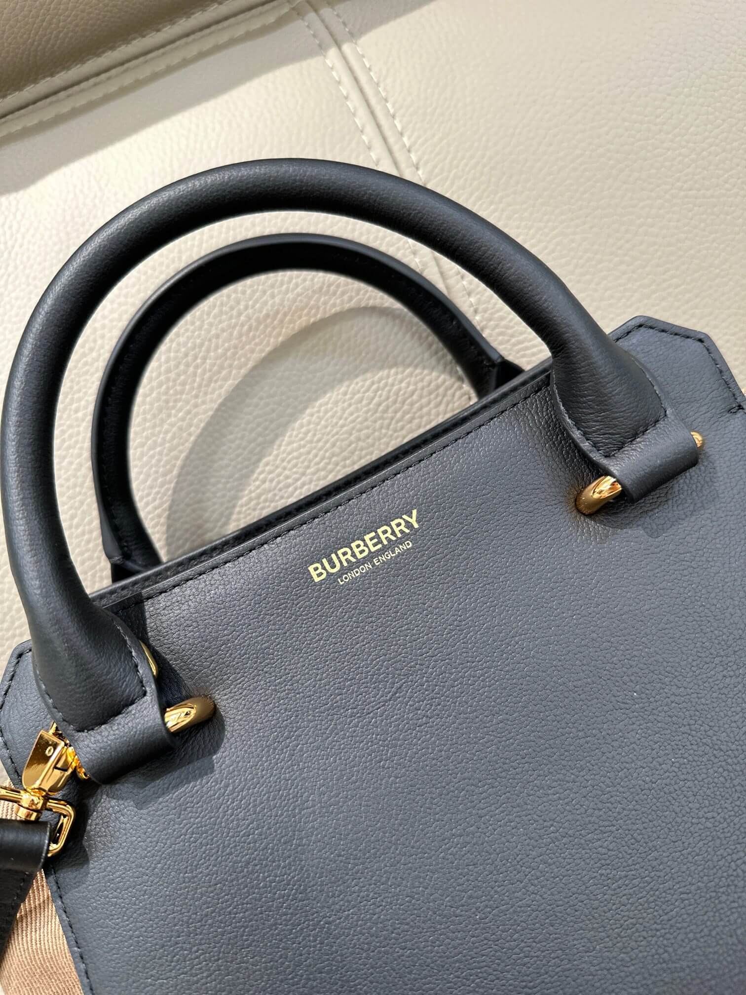 Burberry Small Banner Vintage Check and Leather Tote Bag in Black. - Image 4