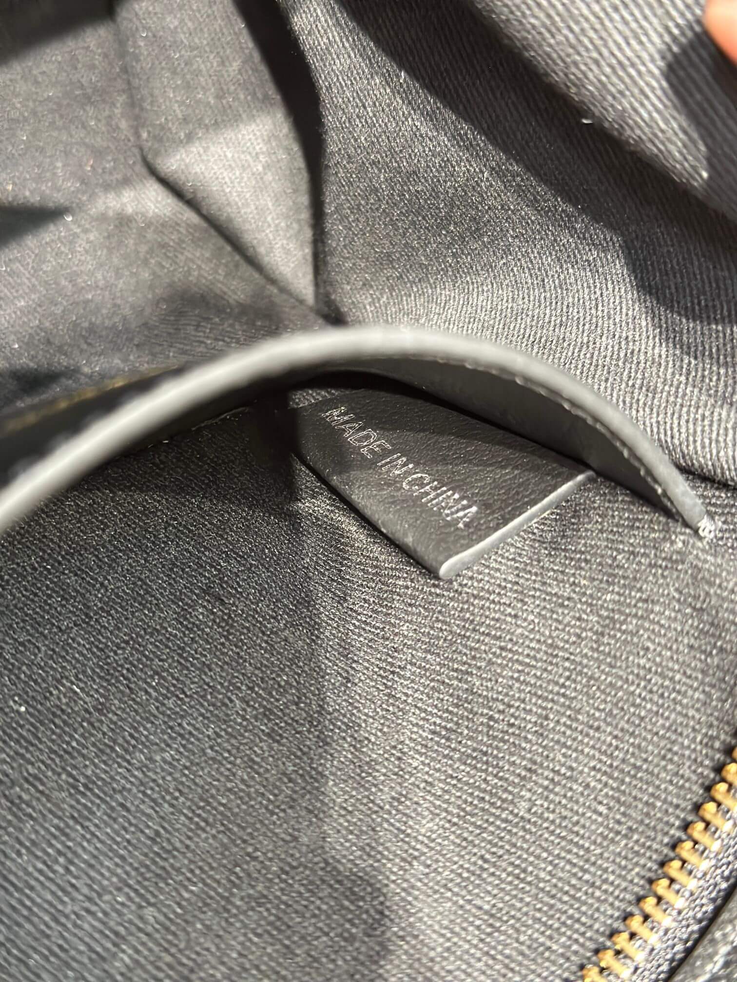 Burberry Small Banner Vintage Check and Leather Tote Bag in Black. - Image 7