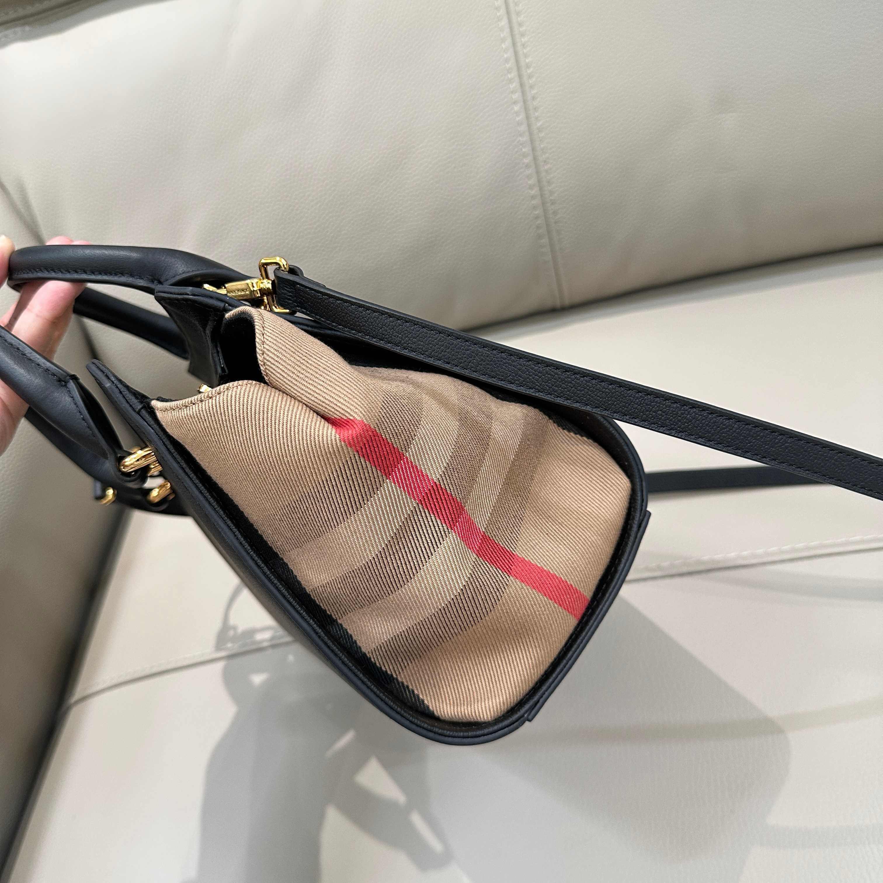 Burberry Small Banner Vintage Check and Leather Tote Bag in Black. - Image 8
