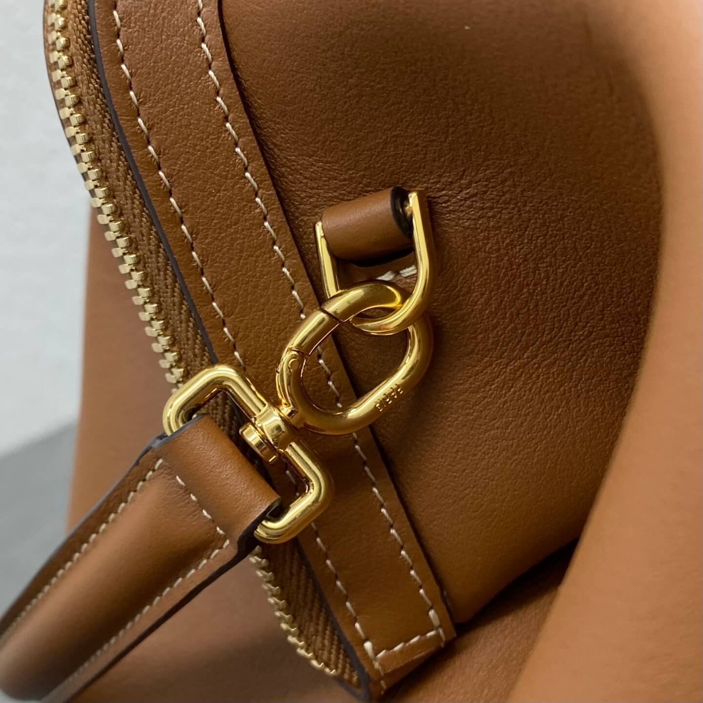 Celine Tan Smooth Calfskin Frame Shoulder Bag. - Image 5